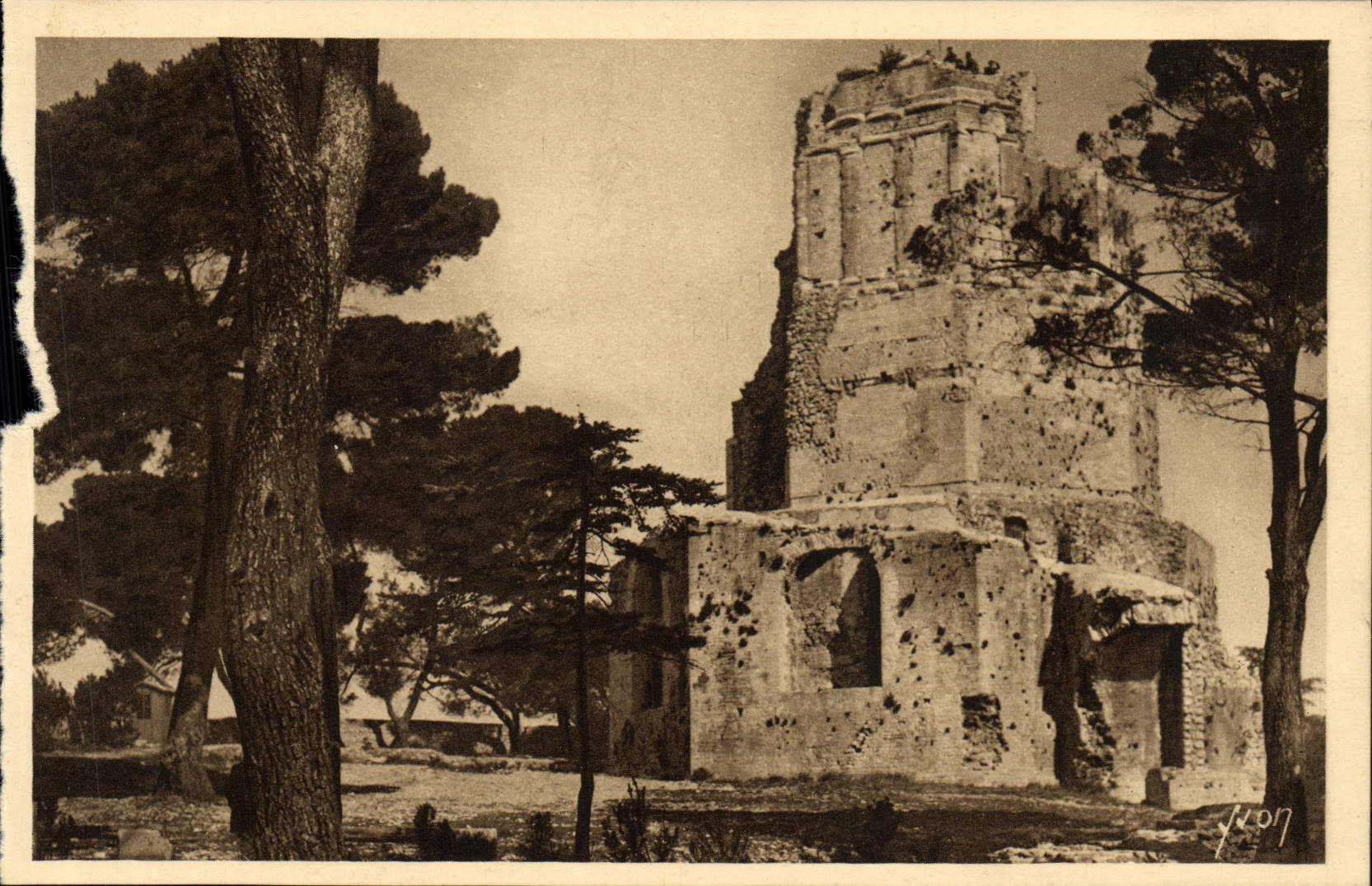 CPA Nimes La Tour Magne