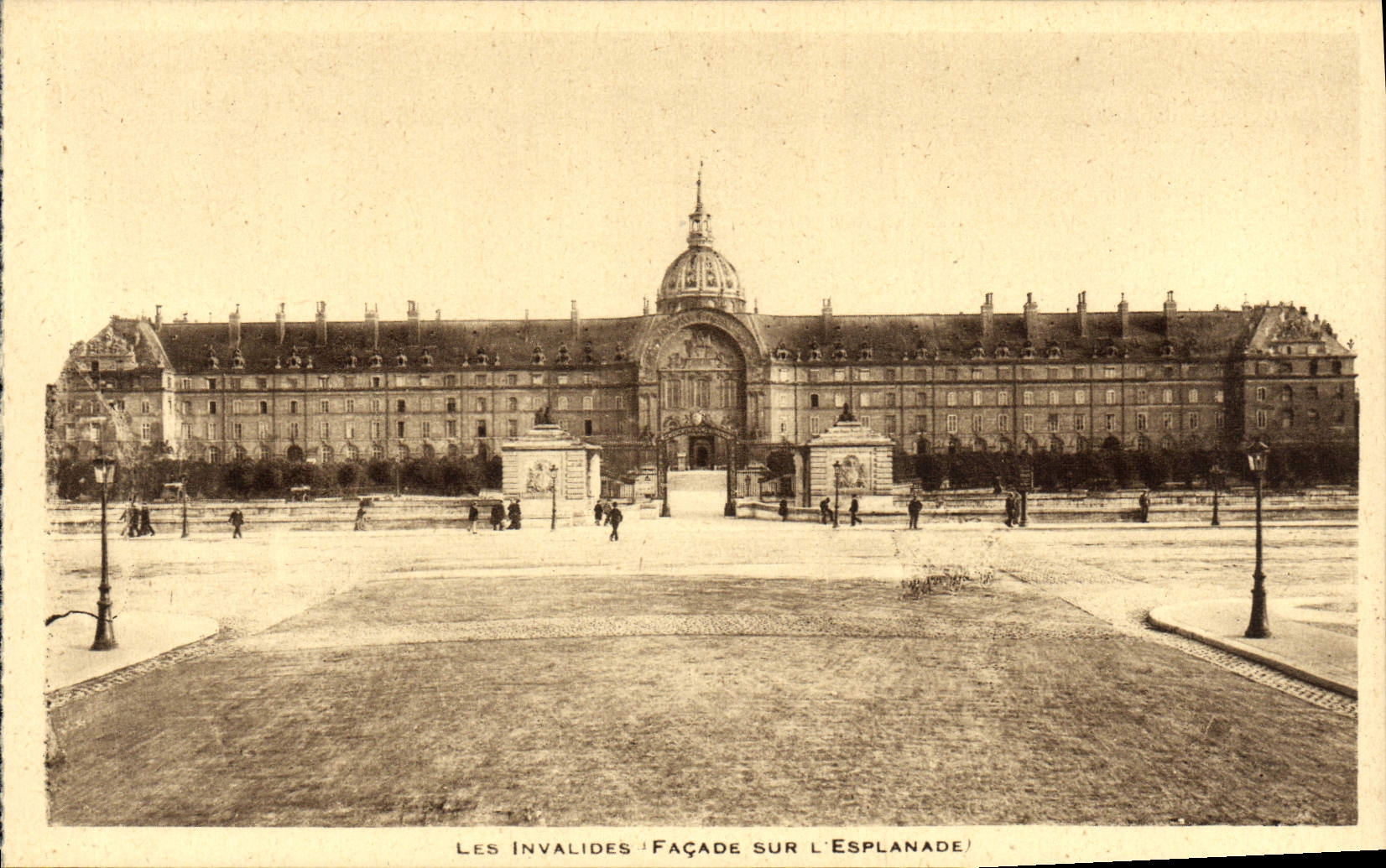 CPA Paris Les Invalides Facade Sur l'esplanade