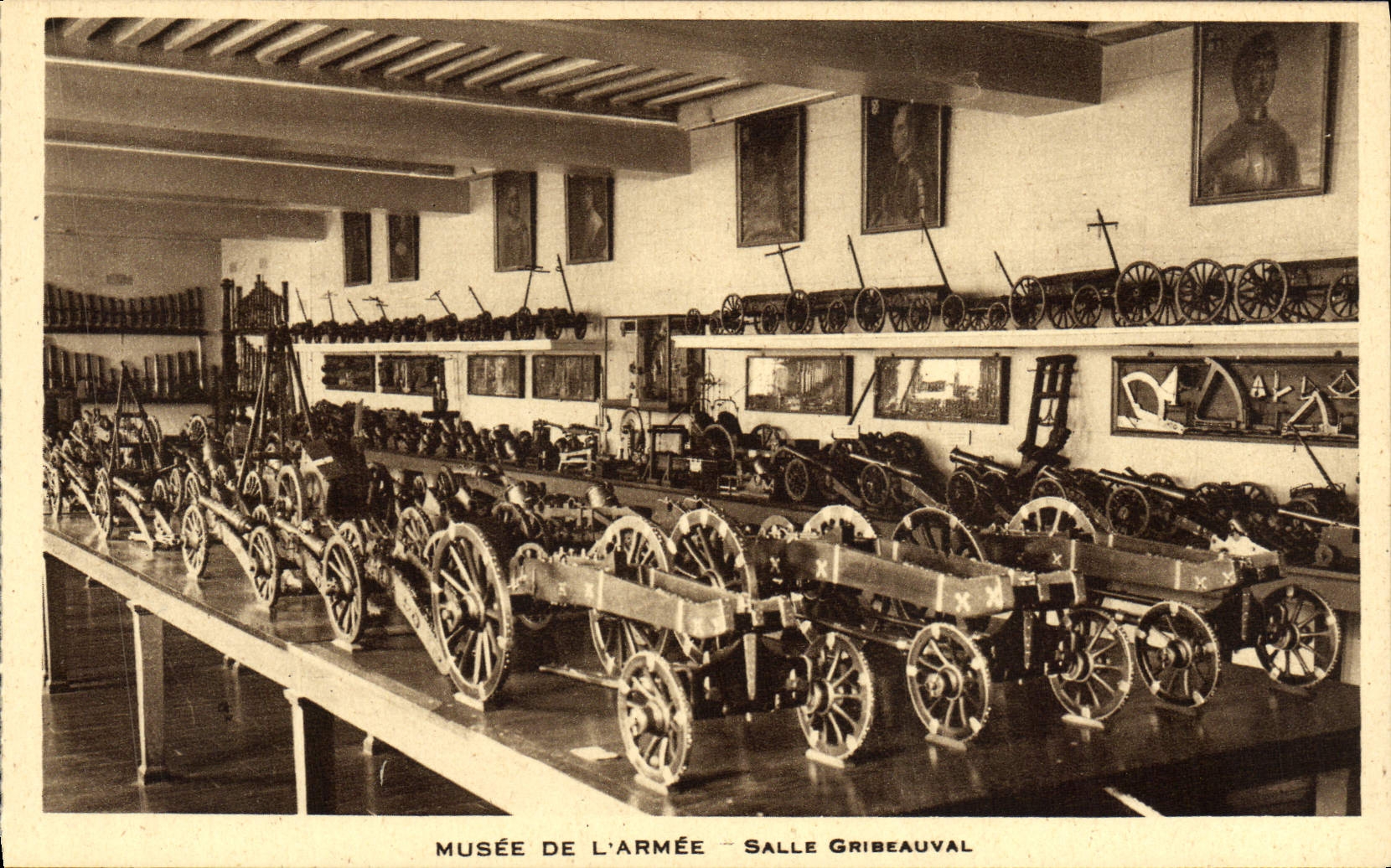 CPA Paris Les Invalides Musee de l'armee Salle Gribeauval Militaria