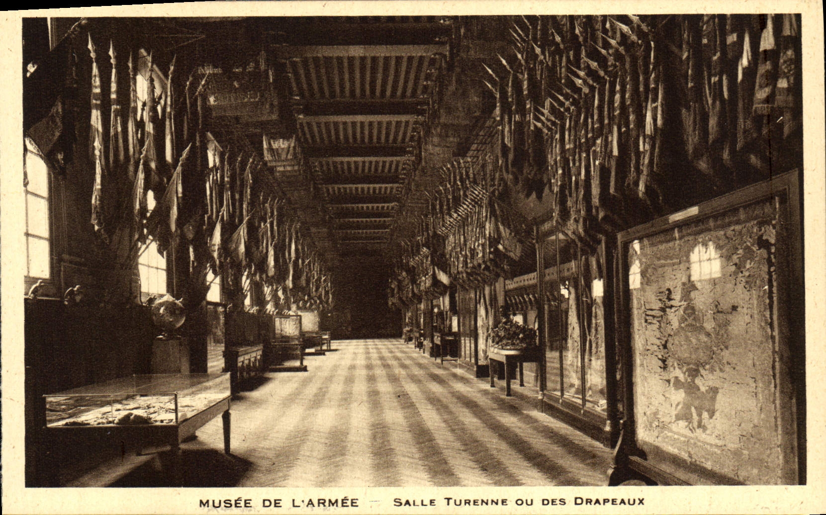 CPA Musee De L'Armee Salle Turenne Ou Des Drapeaux Paris Militaria