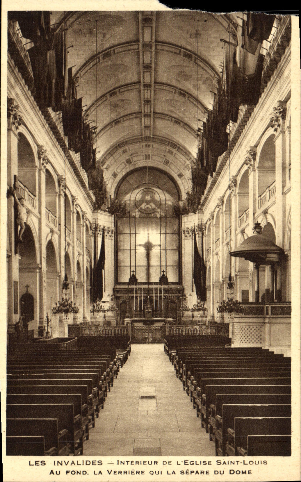 CPA Paris Les Invalides Interieur de l'eglise Saint Louis Au fond la verriere qui se separe du dome