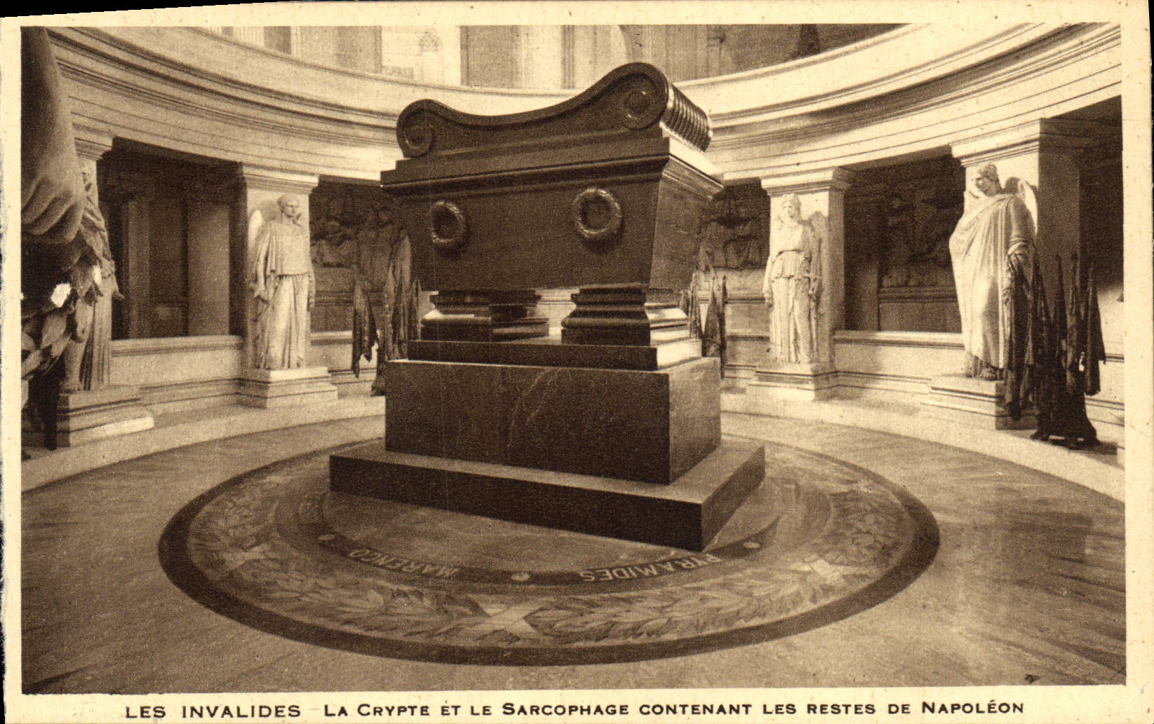 CPA Paris Les Invalides La crypte et le sarcophage de Napoleon 1er
