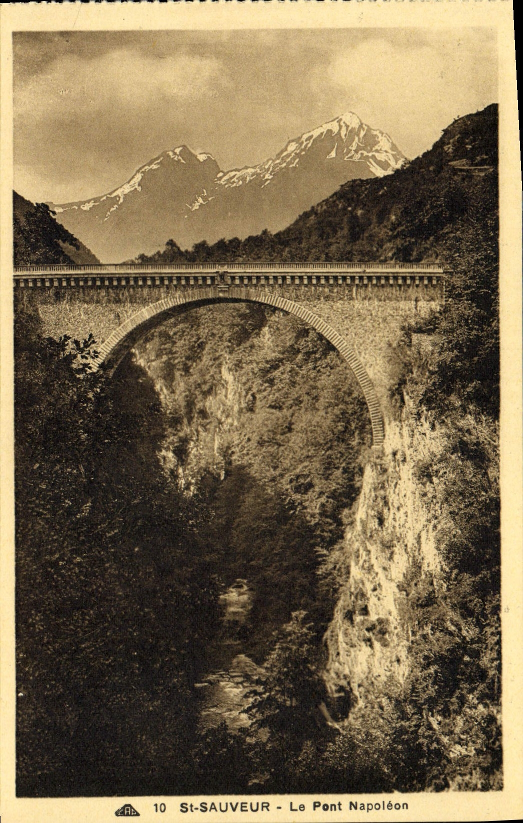 CPA Luz St Sauveur Le Pont Napoleon