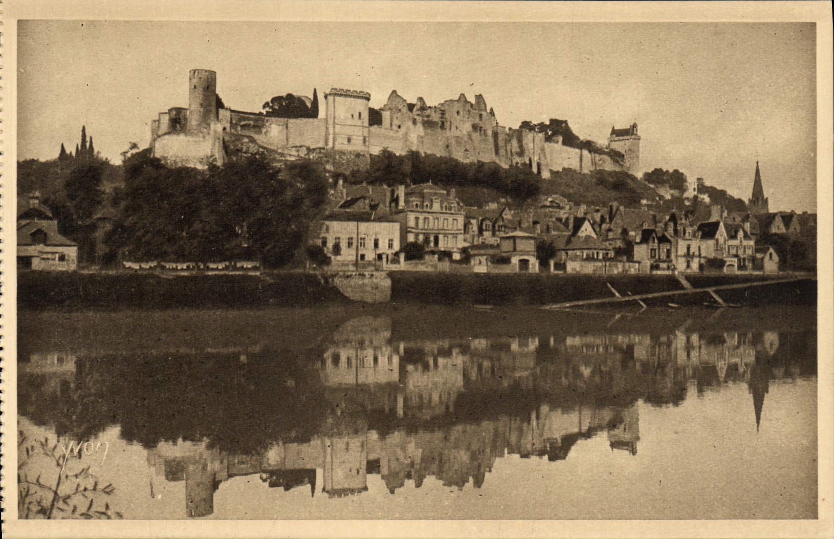 VINTAGE POSTCARD Loire ch4ateau castle of Chinon