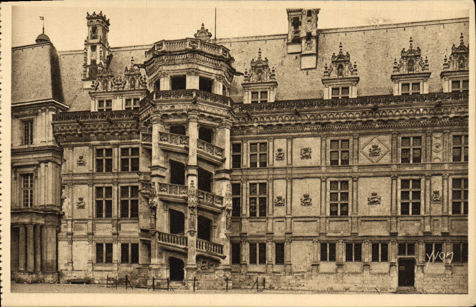 CPA Chateaux De La Loire Chateau de Blois Escalier Francois 1er