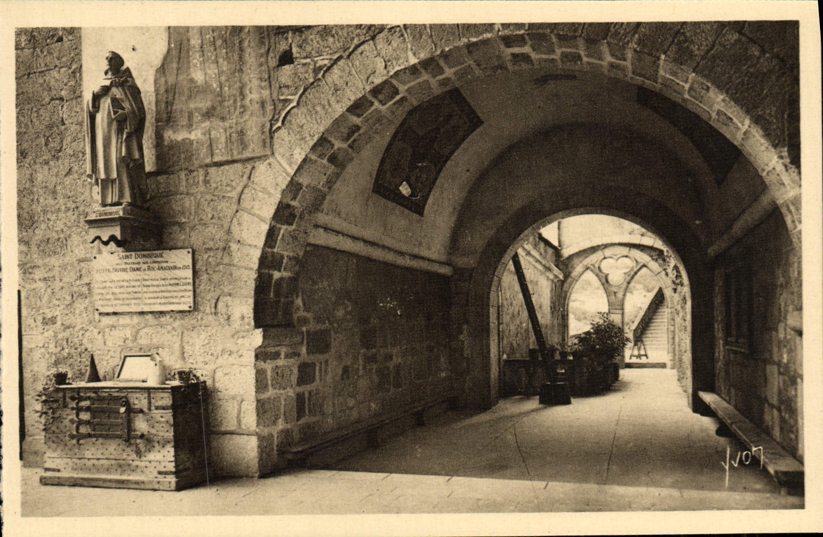VINTAGE POSTCARD Rocamadour the Porch and the Trunk with the legendary Bolt