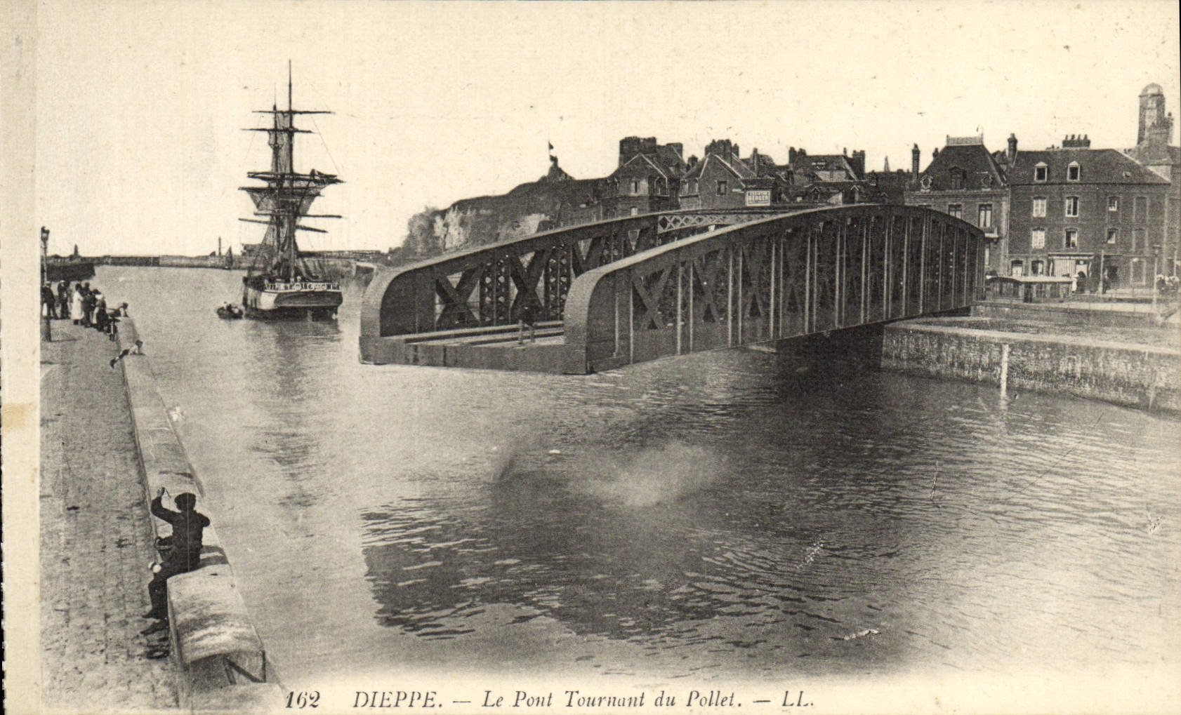 POSTAL Dieppe de la VENDIMIA el puente de oscilación del barco de Pollet