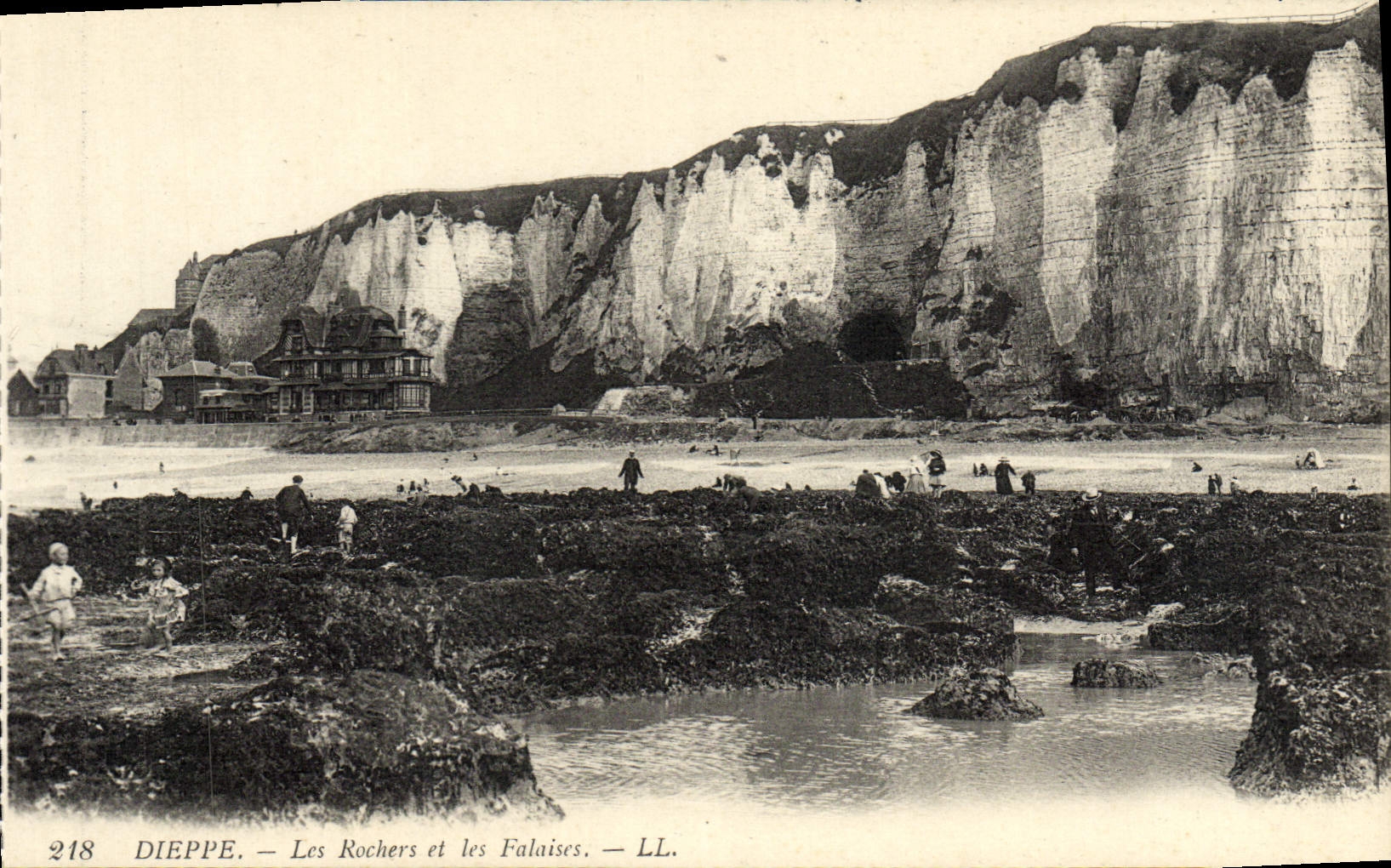 Rocas y acantilados de Dieppe de la POSTAL de la VENDIMIA