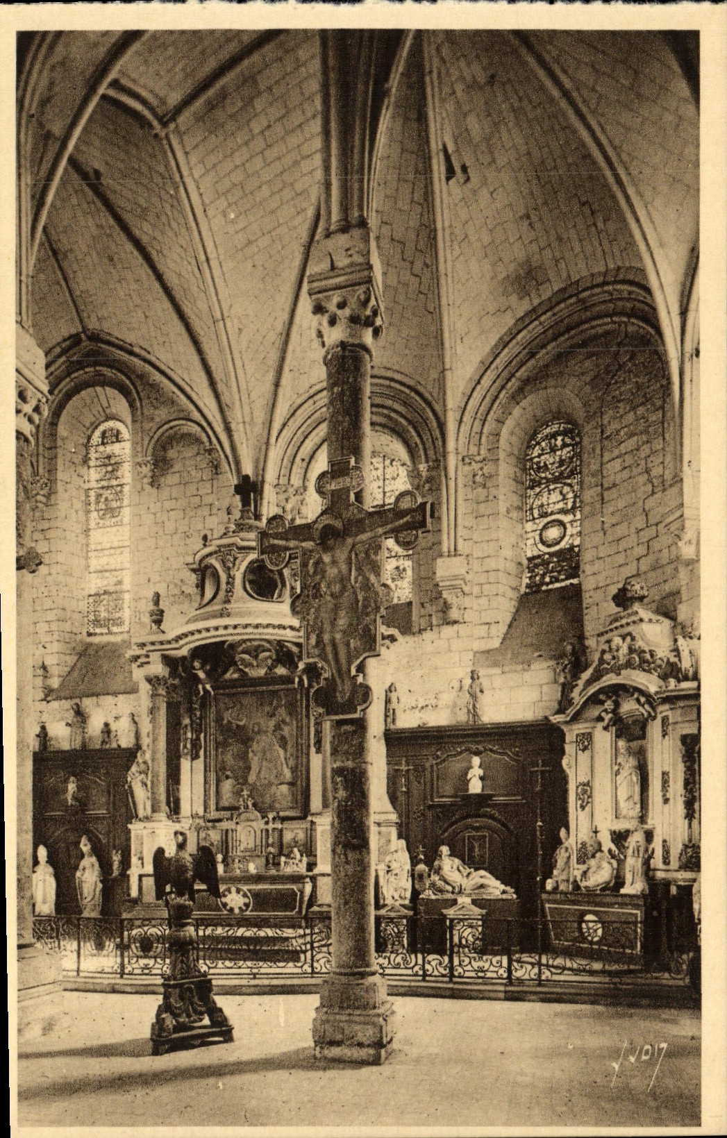 La POSTAL de la VENDIMIA encoleriza el St Jean del claustro La Chapelle