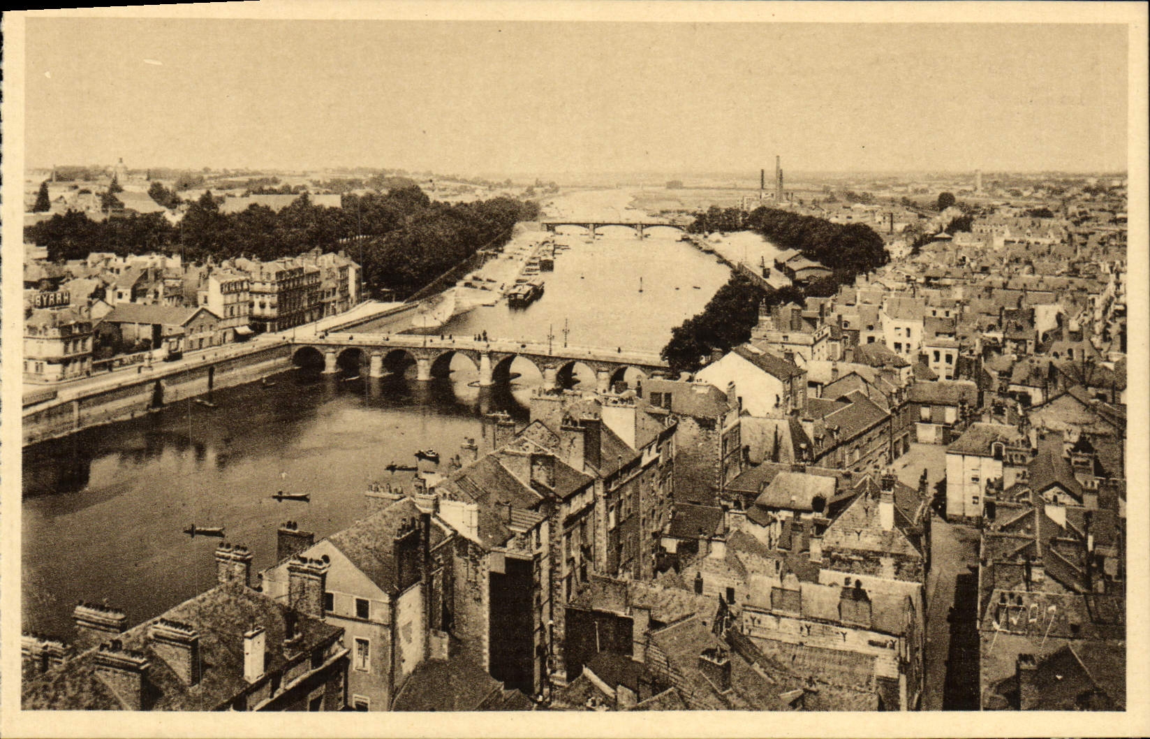 CPA Angers Vue generale sur la Maine 