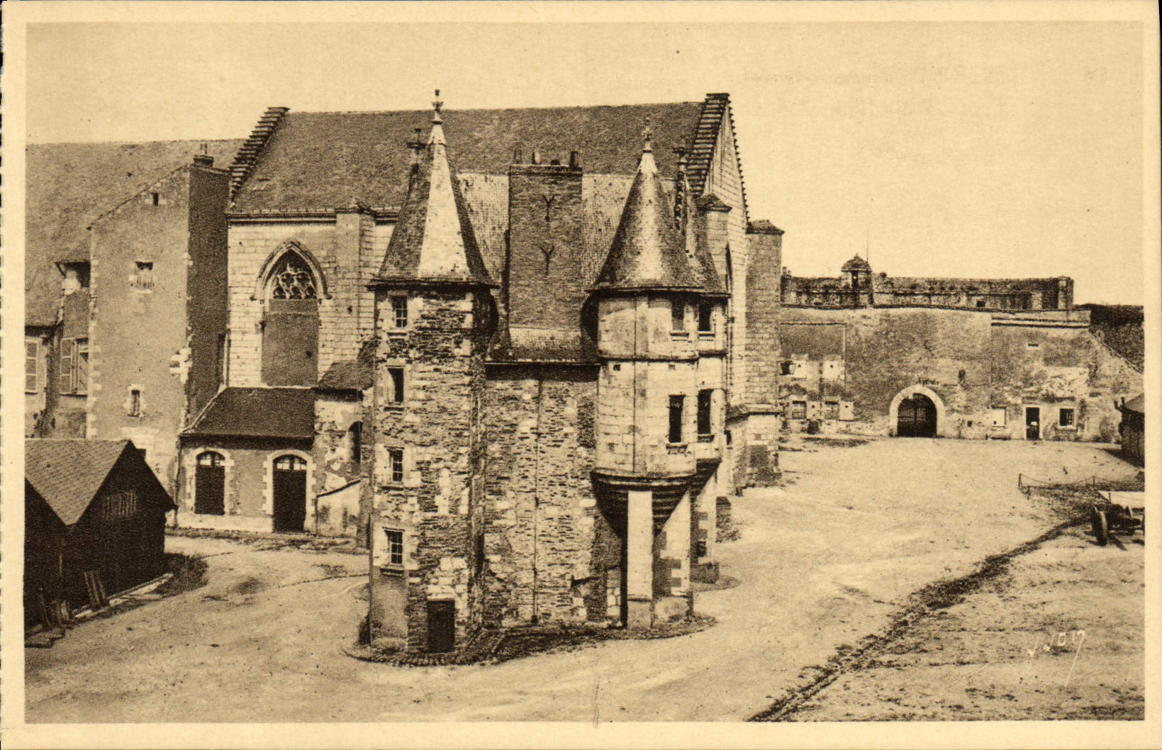 CPA Angers Le Petit Chateau