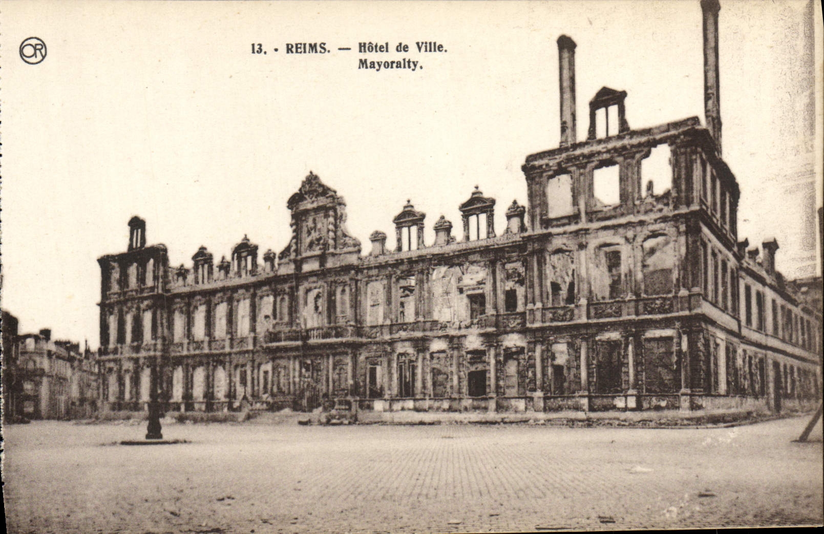 VINTAGE POSTCARD Rheims Town hall Militaria