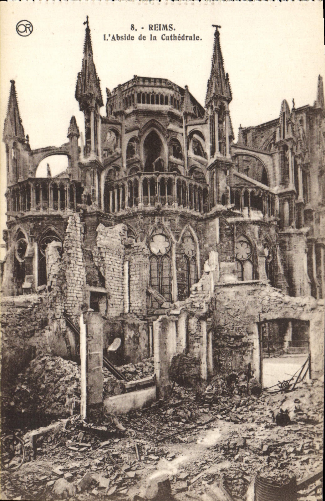 CPA Reims L'Abside de la Cathedrale Militaria