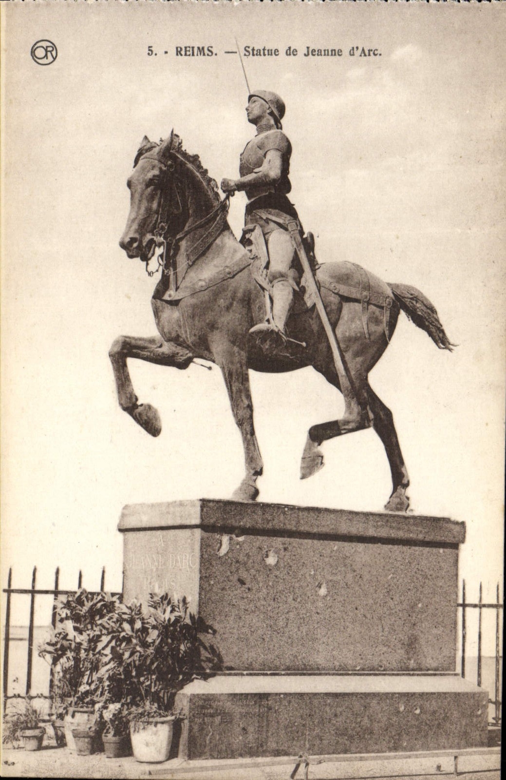 VINTAGE POSTCARD Rheims Rules of Jeanne d' Arc
