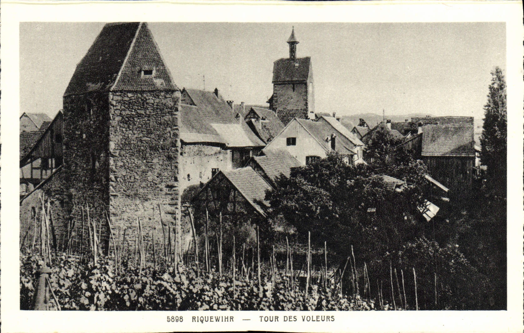 VINTAGE POSTCARD Riquewihr Turn of the Robbers