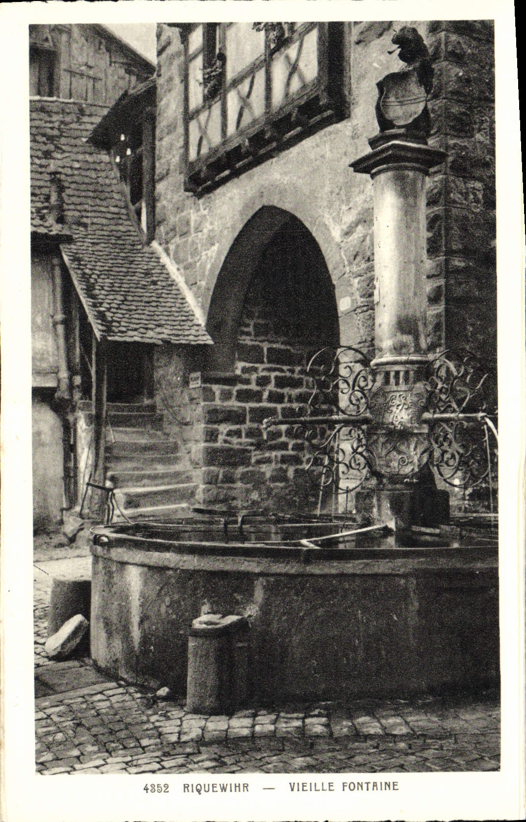 VINTAGE POSTCARD Riquewihr Old woman Fountain