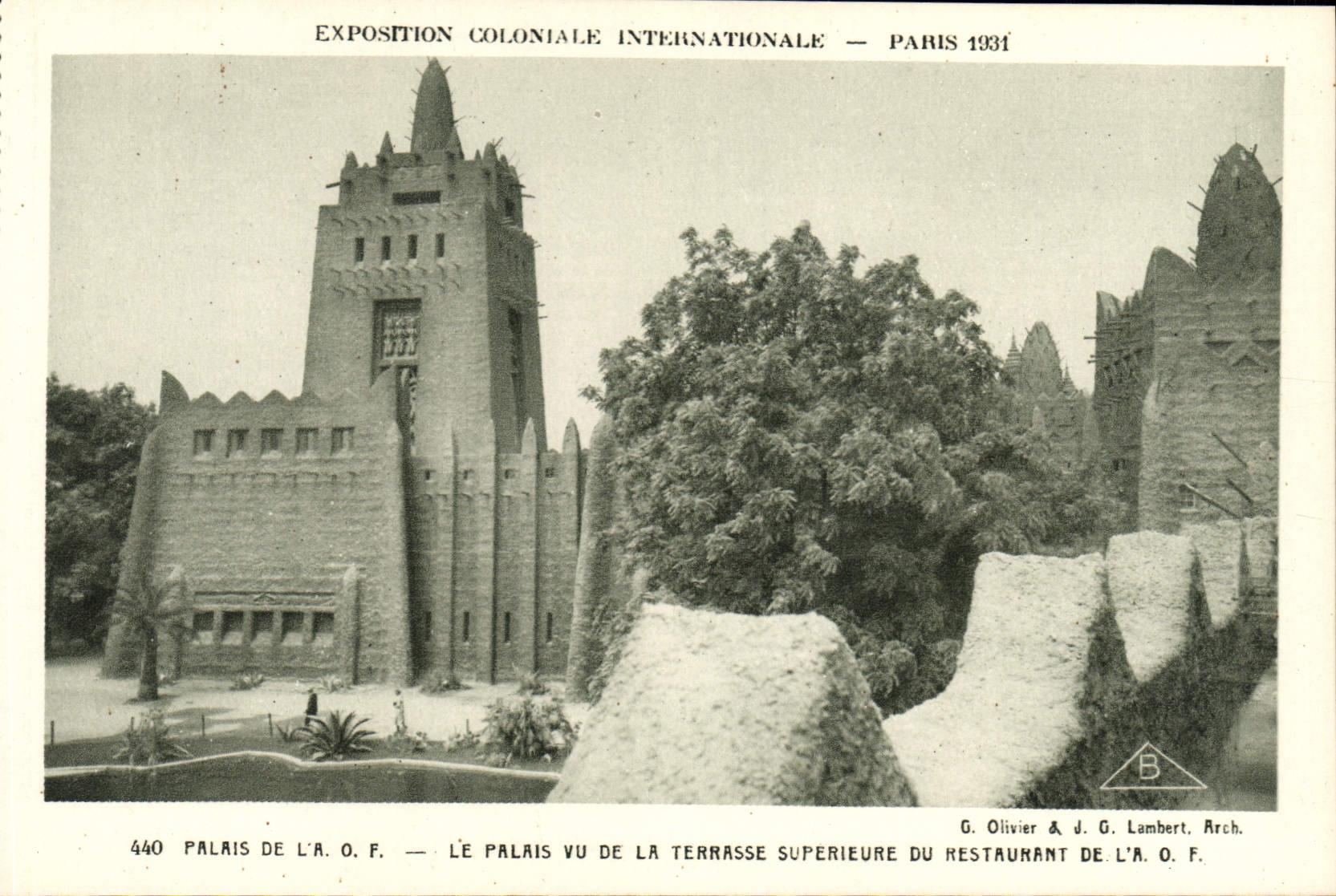 CPA Exposition Coloniale Internationale Paris 10931 Palais de l'AOF Le palais vu de la terrasse superieure du restaurant