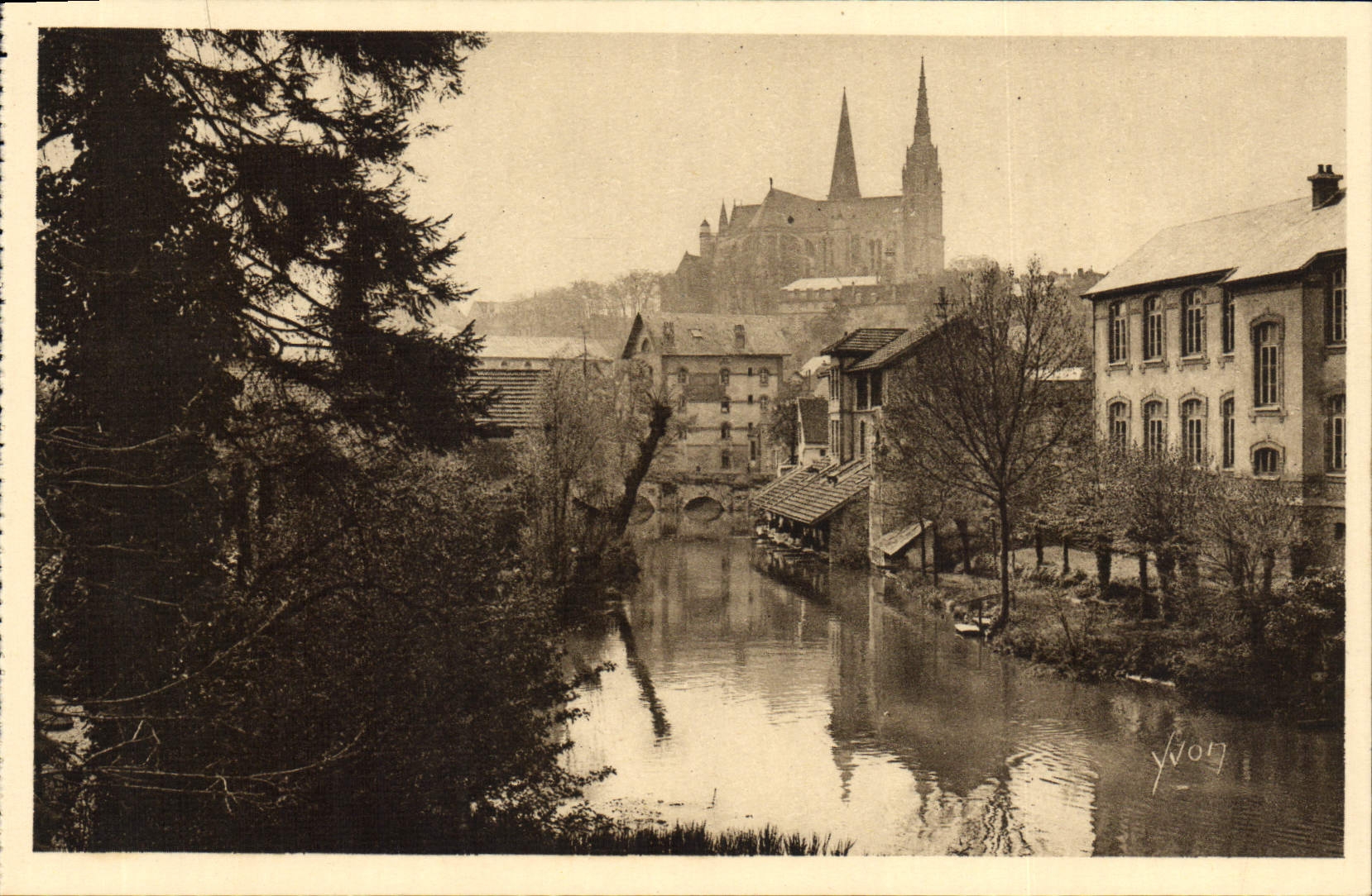 POSTAL Chartres de la VENDIMIA el Eure y la catedral