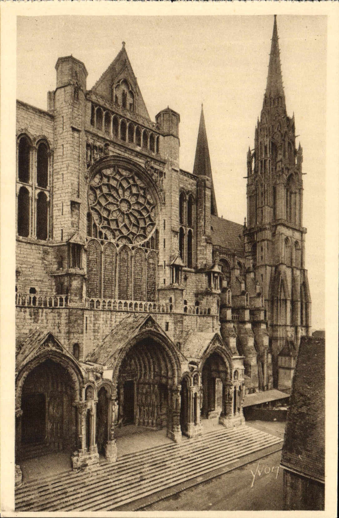 CPA Chartres Le Portail Nord et la Fleche 