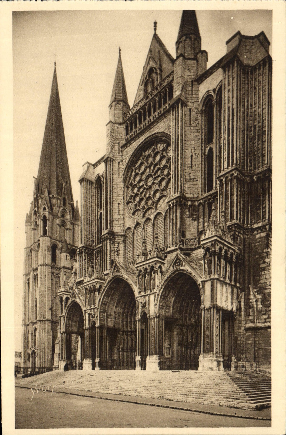 POSTAL Chartres de la VENDIMIA la puerta meridional y la torre de la mujer mayor