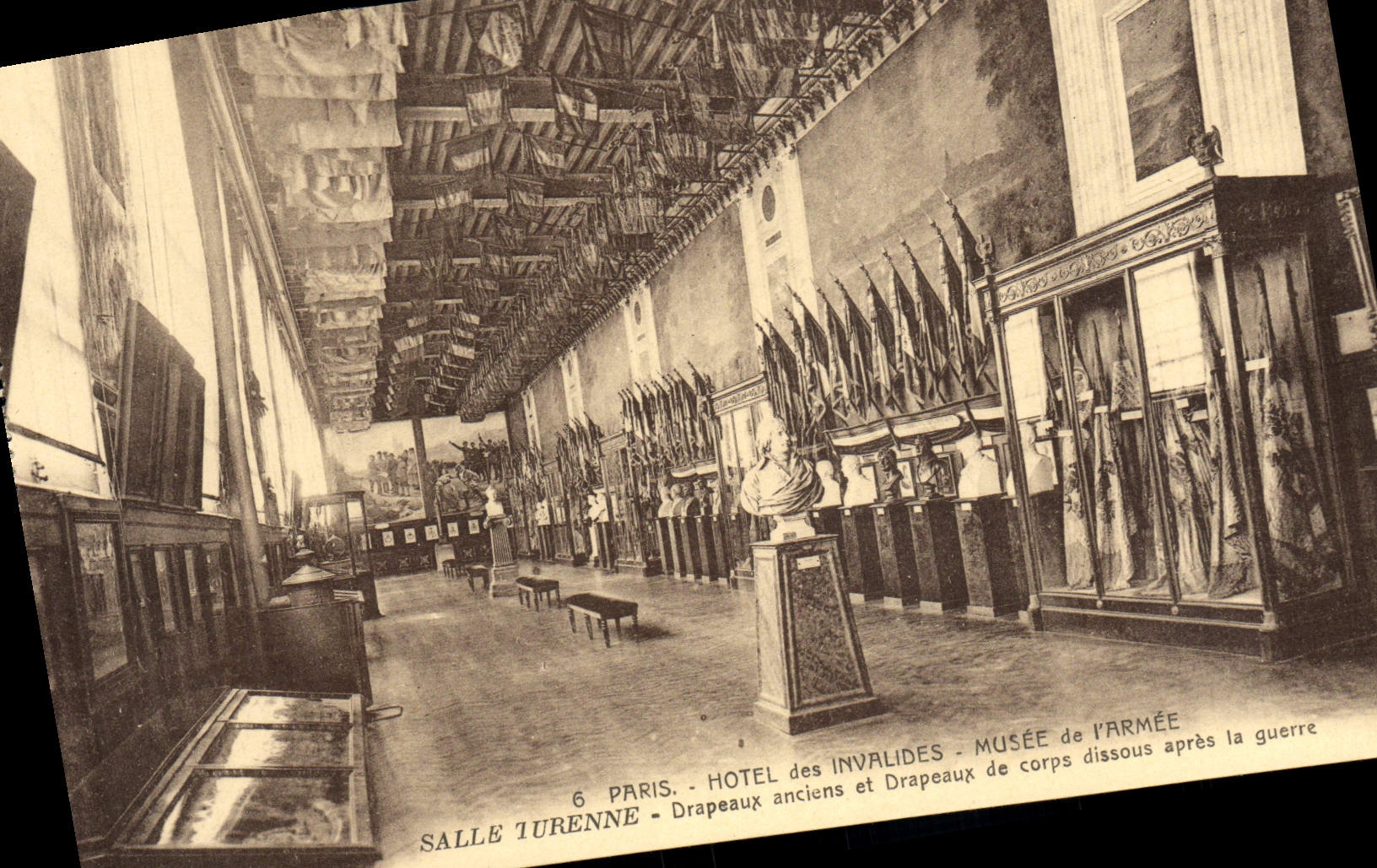 CPA Paris Hotel des Invalides Musee de l'Armee Salle Turenne Drapeaux de corps dissous Militaria