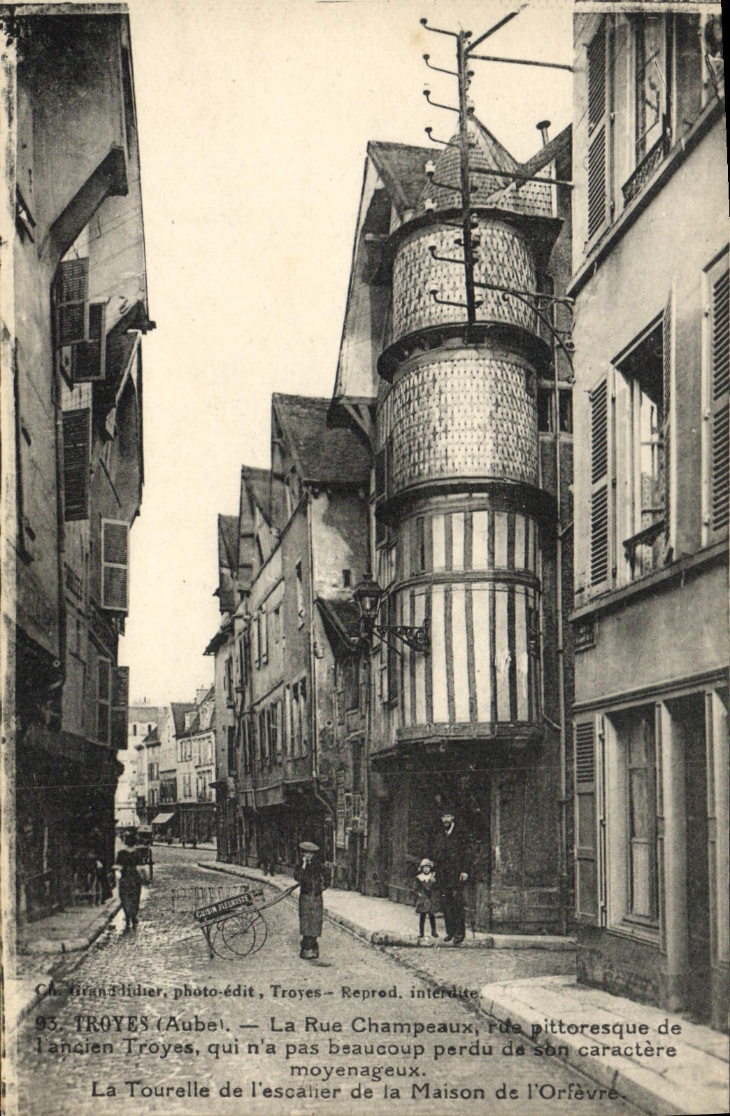 CPA Troyes La Rue Champeaux 