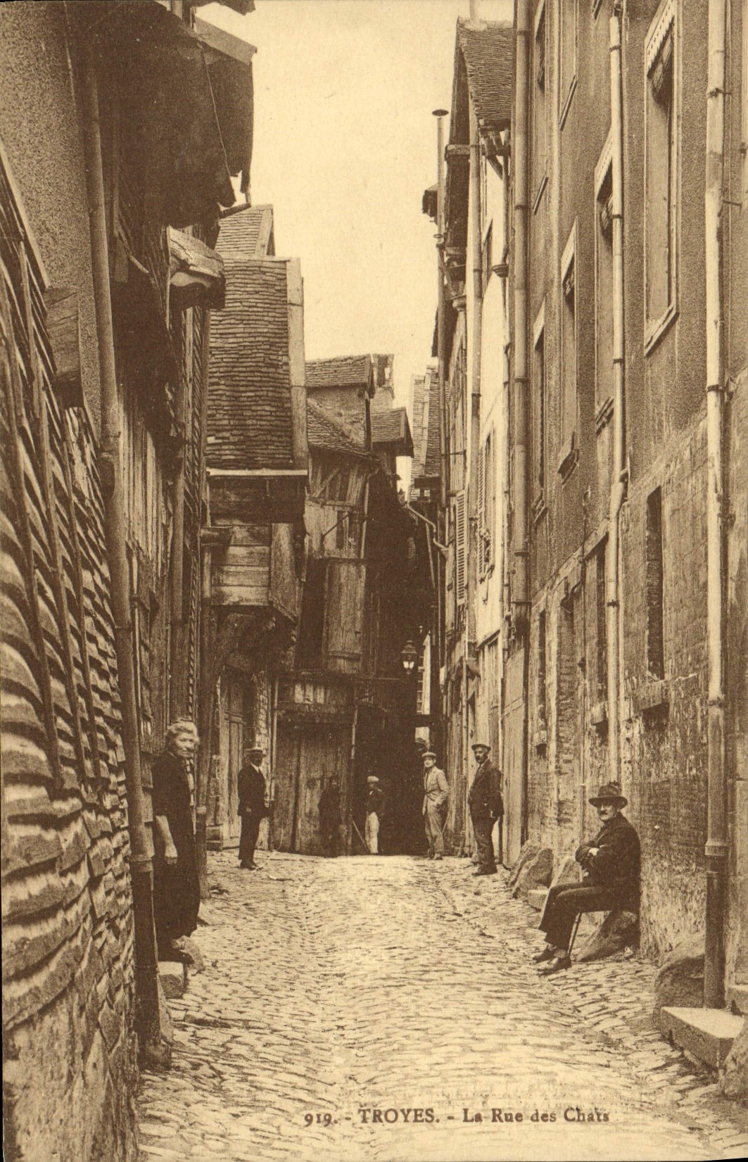 CPA Troyes La Rue des Chats 