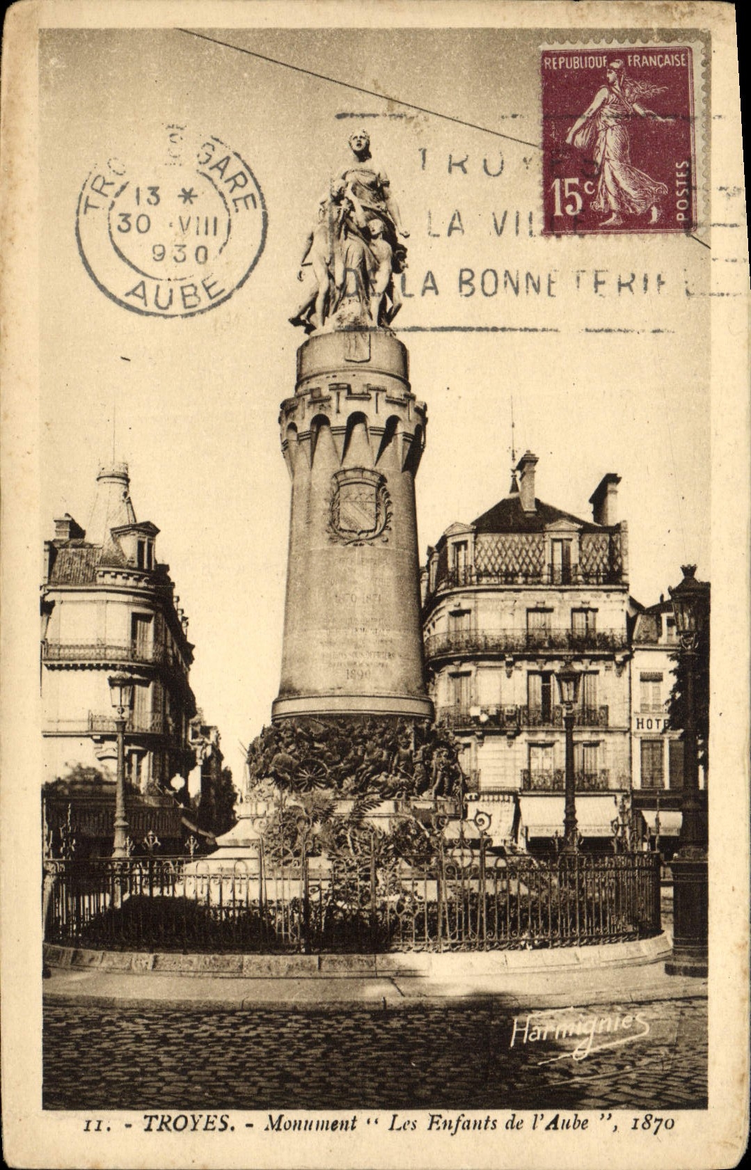 VINTAGE POSTCARD Troyes Monument Children of the Paddle