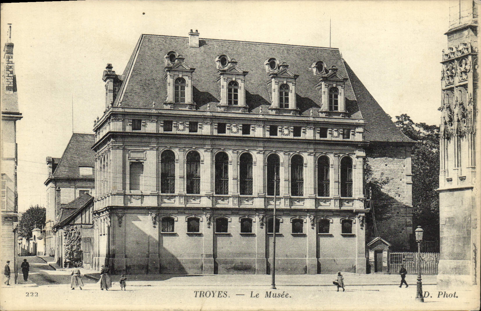 VINTAGE POSTCARD Troyes the Museum