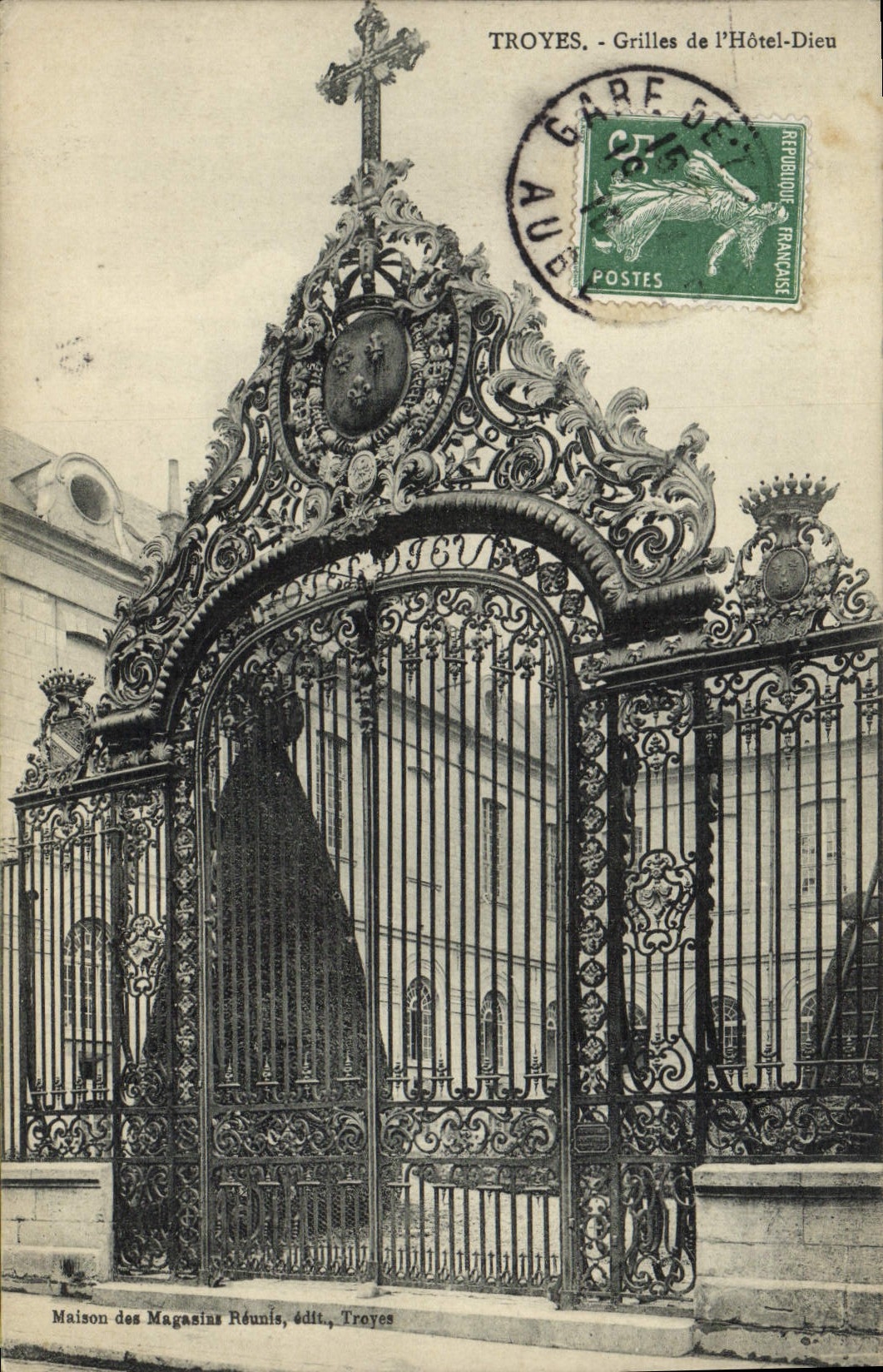 CPA Troyes Grilles de l'hotel Dieu