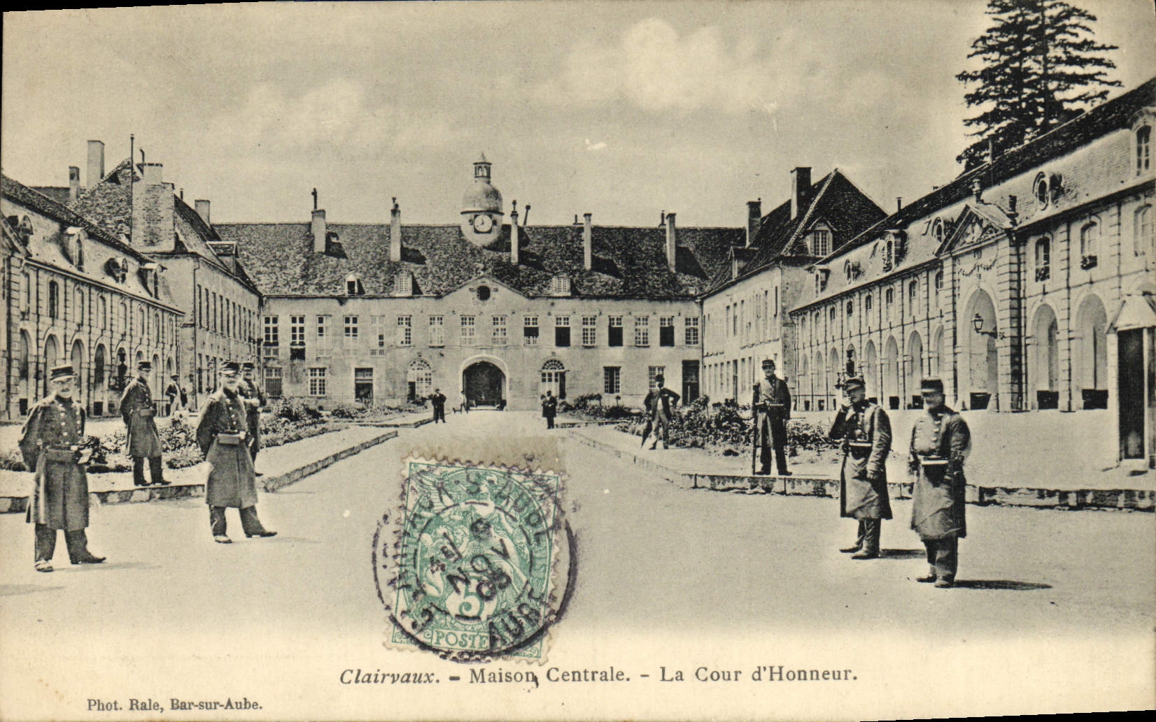 VINTAGE POSTCARD Clairvaux Central House Main courtyard Militaria