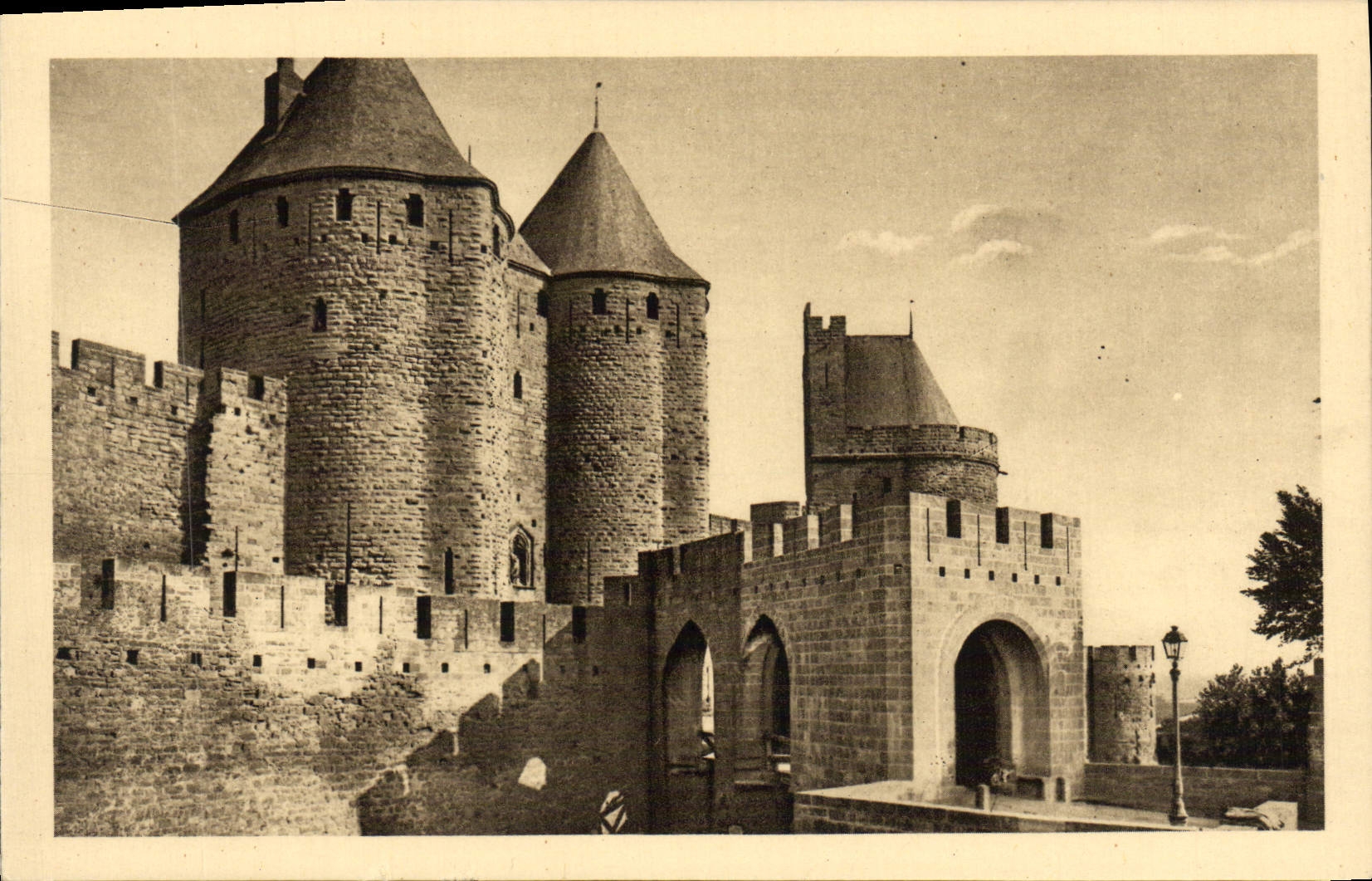 La POSTAL de la VENDIMIA el ISCED De Carassonne lleva Narbonnese