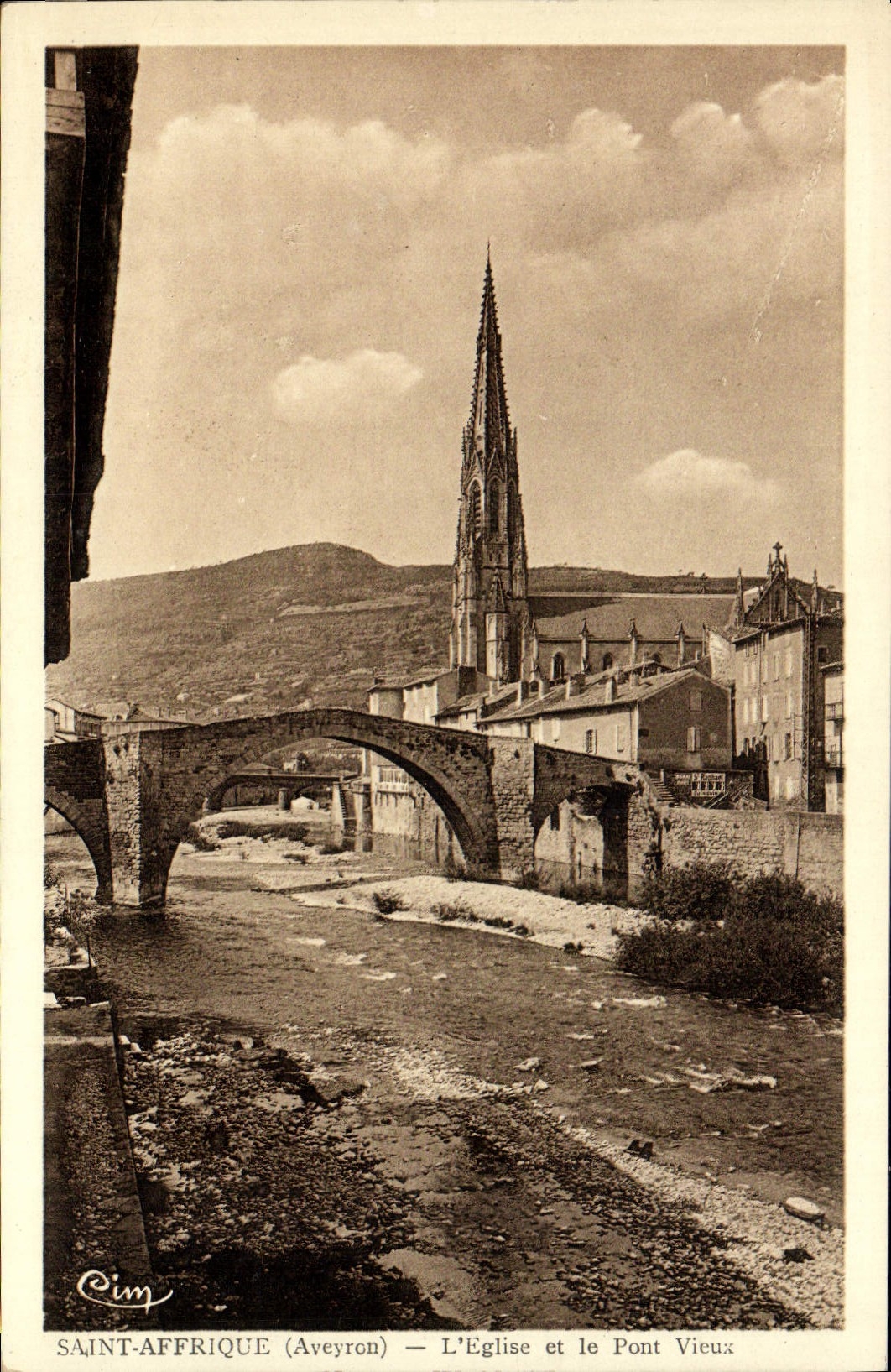 VINTAGE POSTCARD Holy Affrique the old Church And bridge