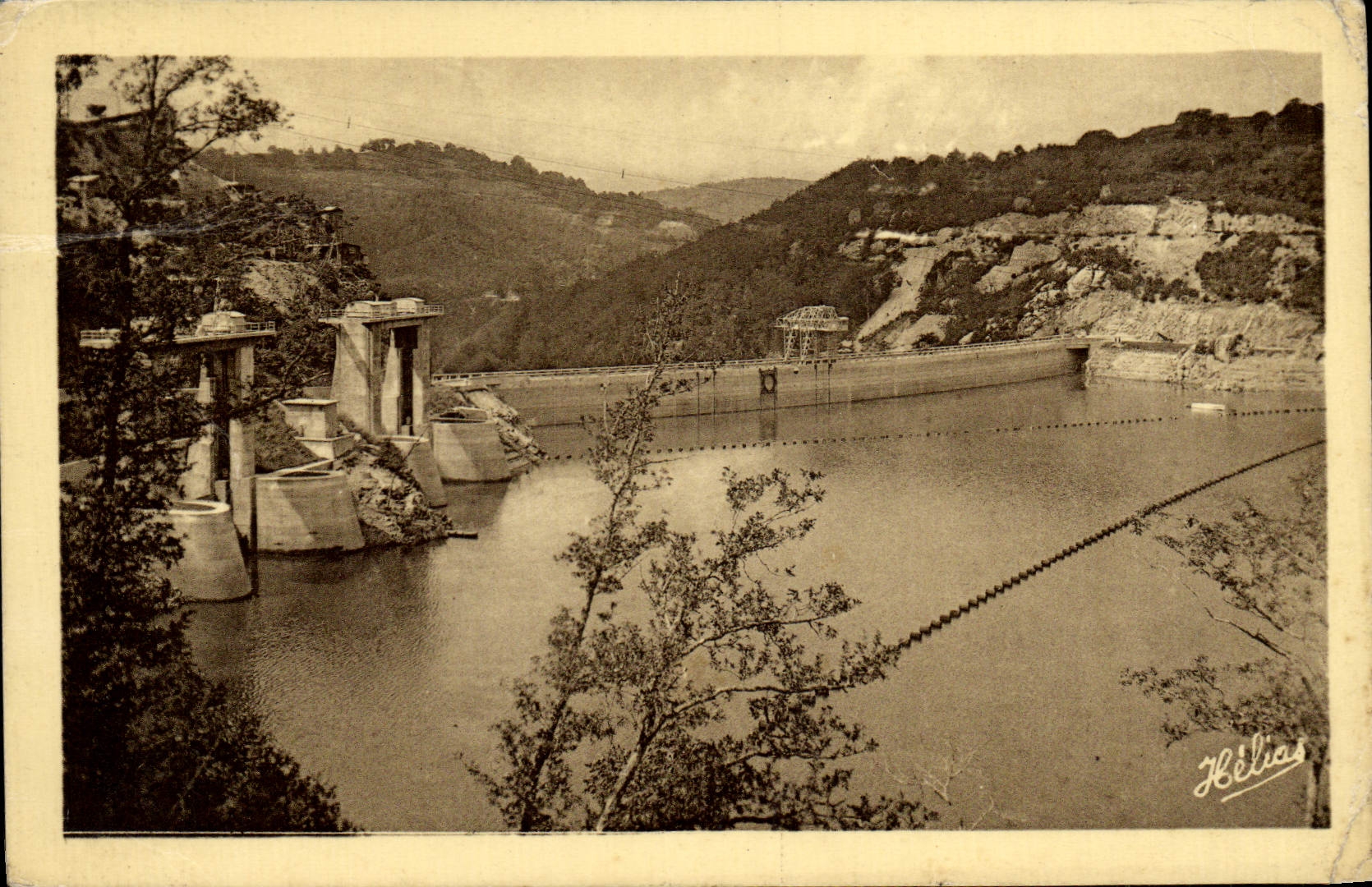 VINTAGE POSTCARD the Lake De Sarrans the Dam