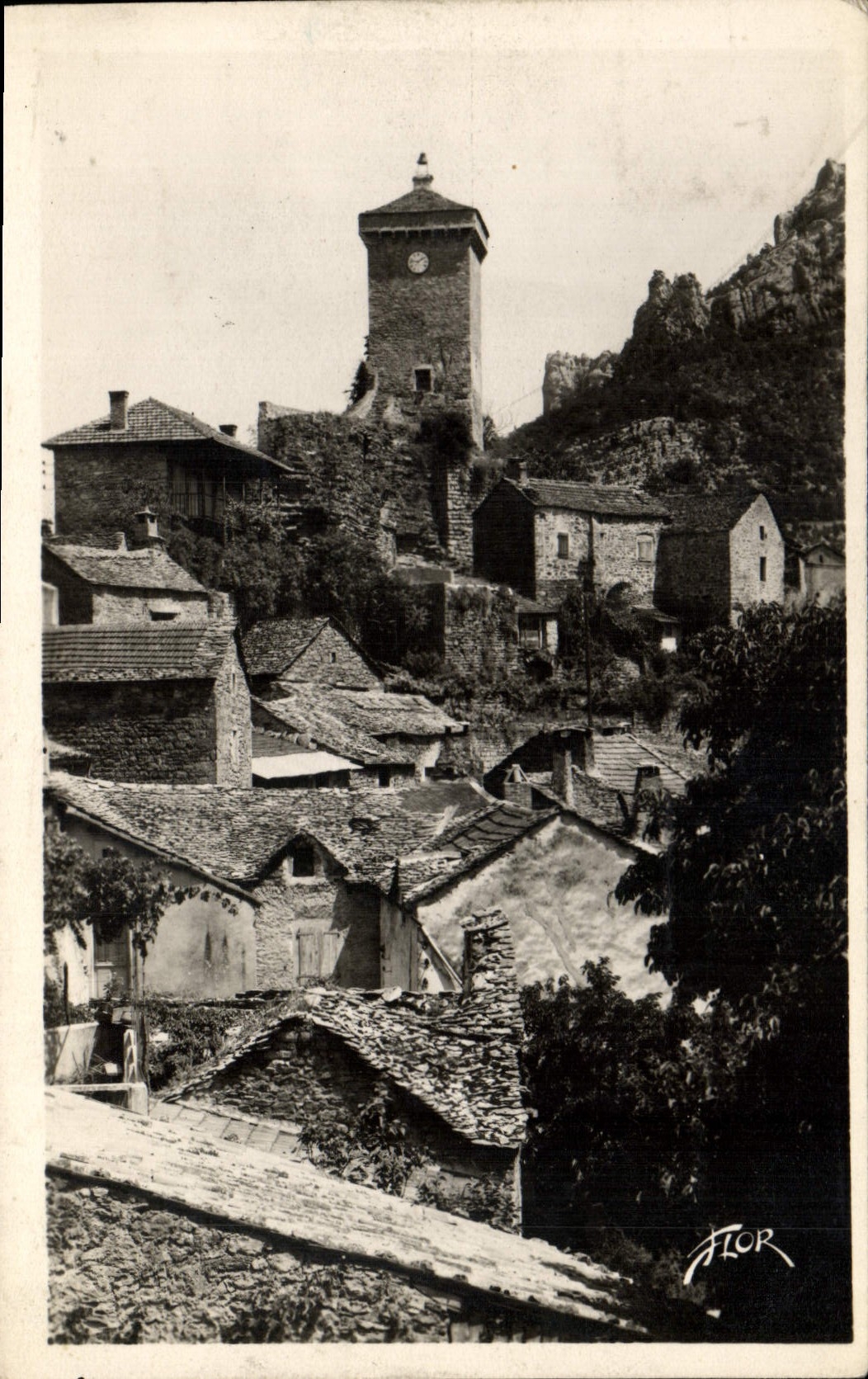 CPA Gorges Du tarn Un Coin Du Village De Peyrelau