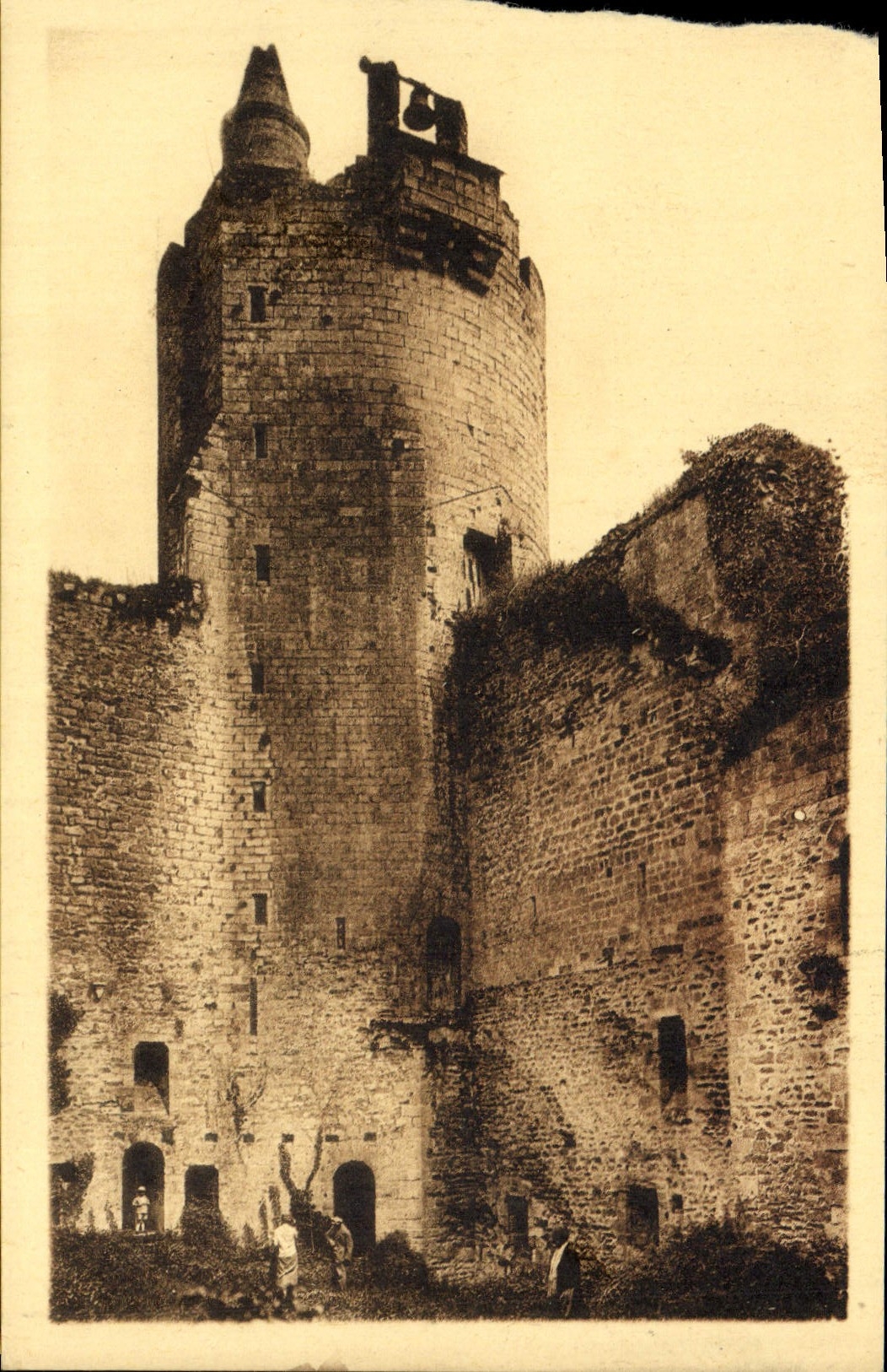 VINTAGE POSTCARD Interior Najac of the castle