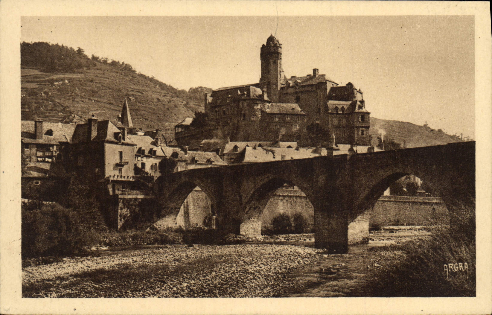 VINTAGE POSTCARD Espalion the Old Castle