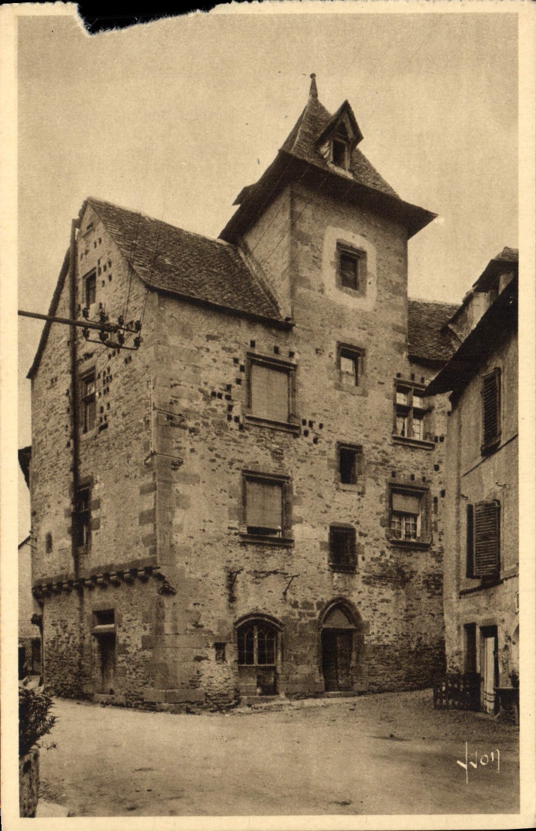 VINTAGE POSTCARD Estaing the Old college