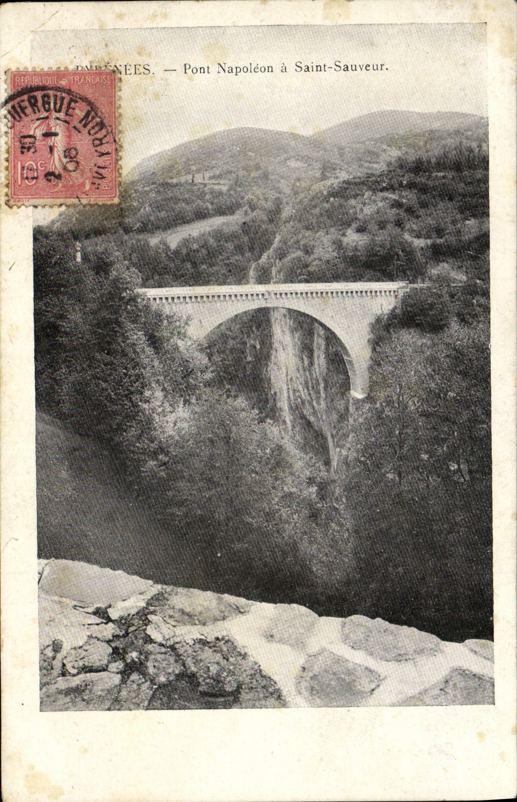 La POSTAL Pont Napoleon de la VENDIMIA tiene el ahorrador santo