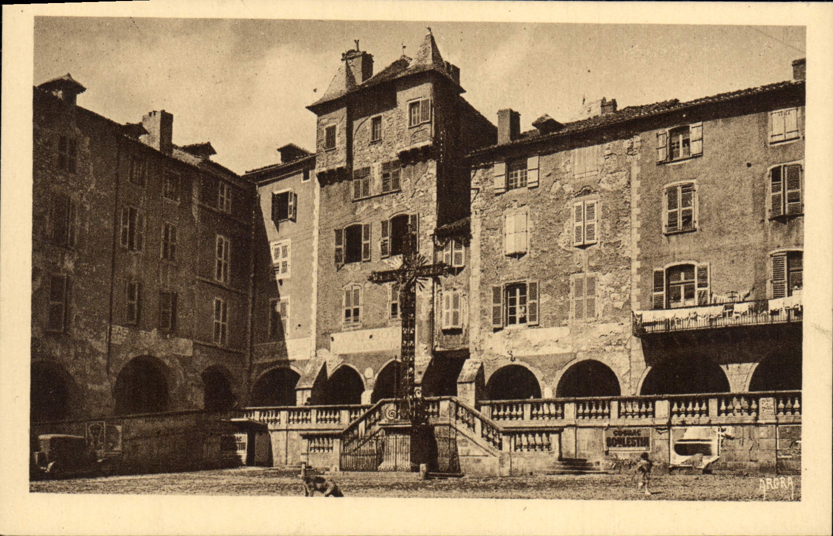 VINTAGE POSTCARD Villefranche De Rouergue places our lady