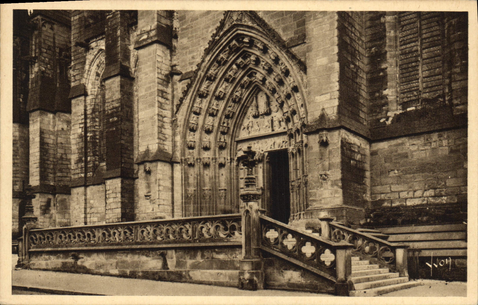 VINTAGE POSTCARD Rodez Gate of entry of the cathedral