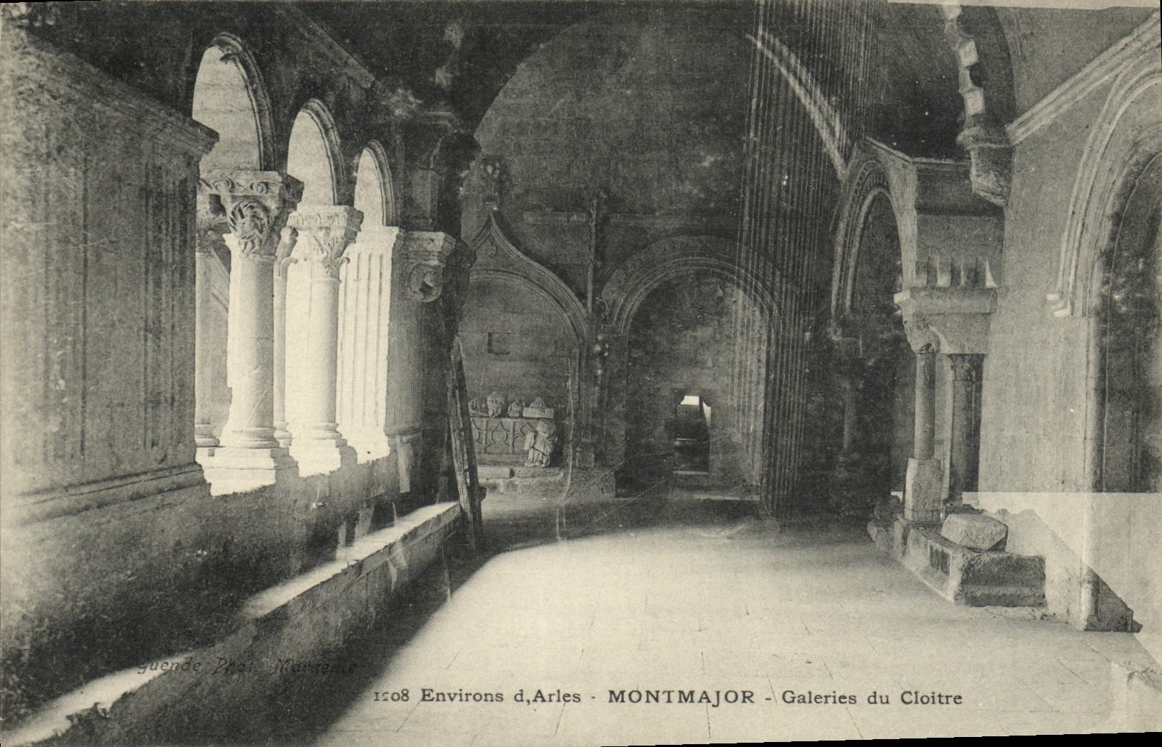 CPA Environs D'Arls Montmajor Galeries Du Cloitre