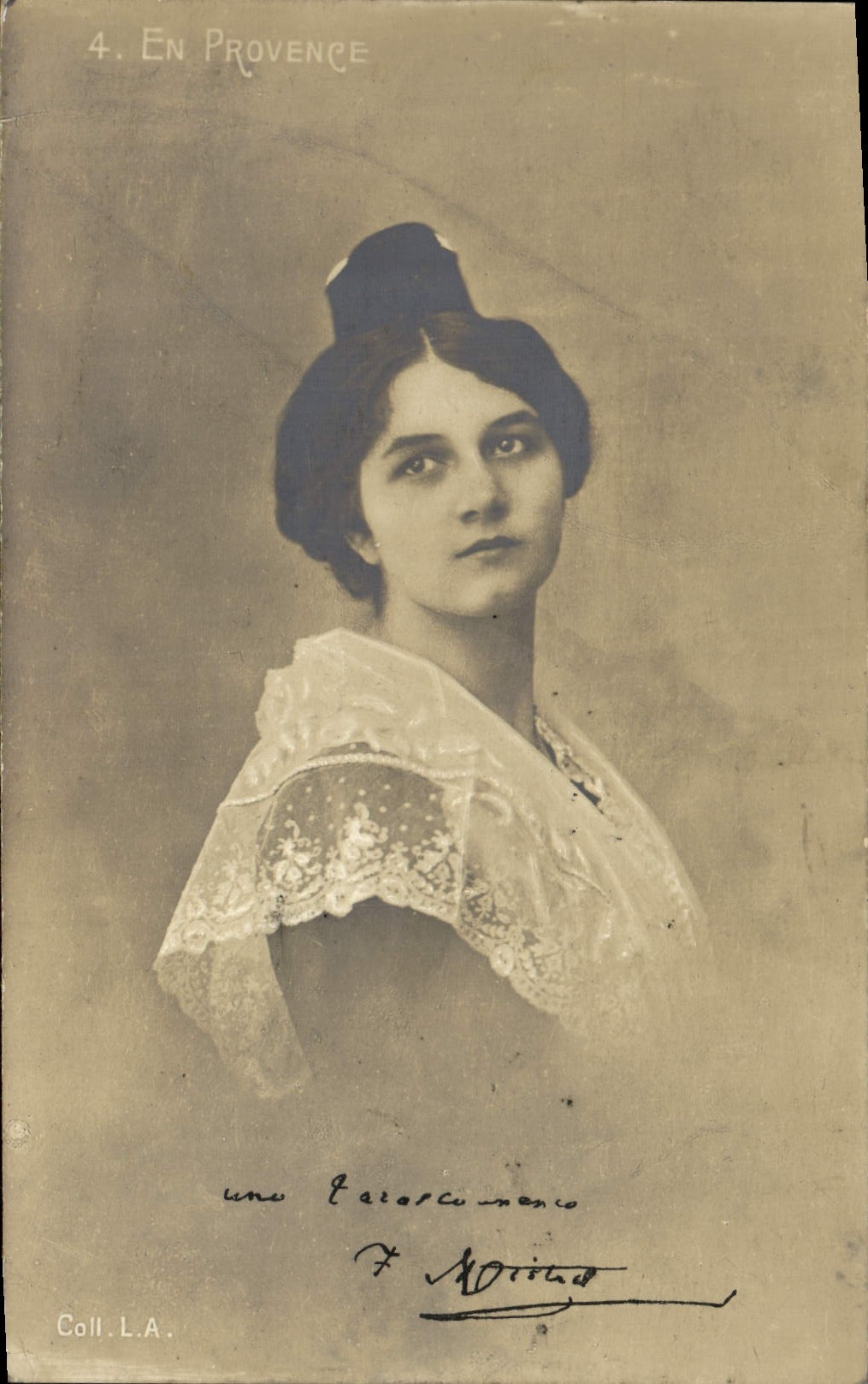 CPA En Provence Femme Folklore