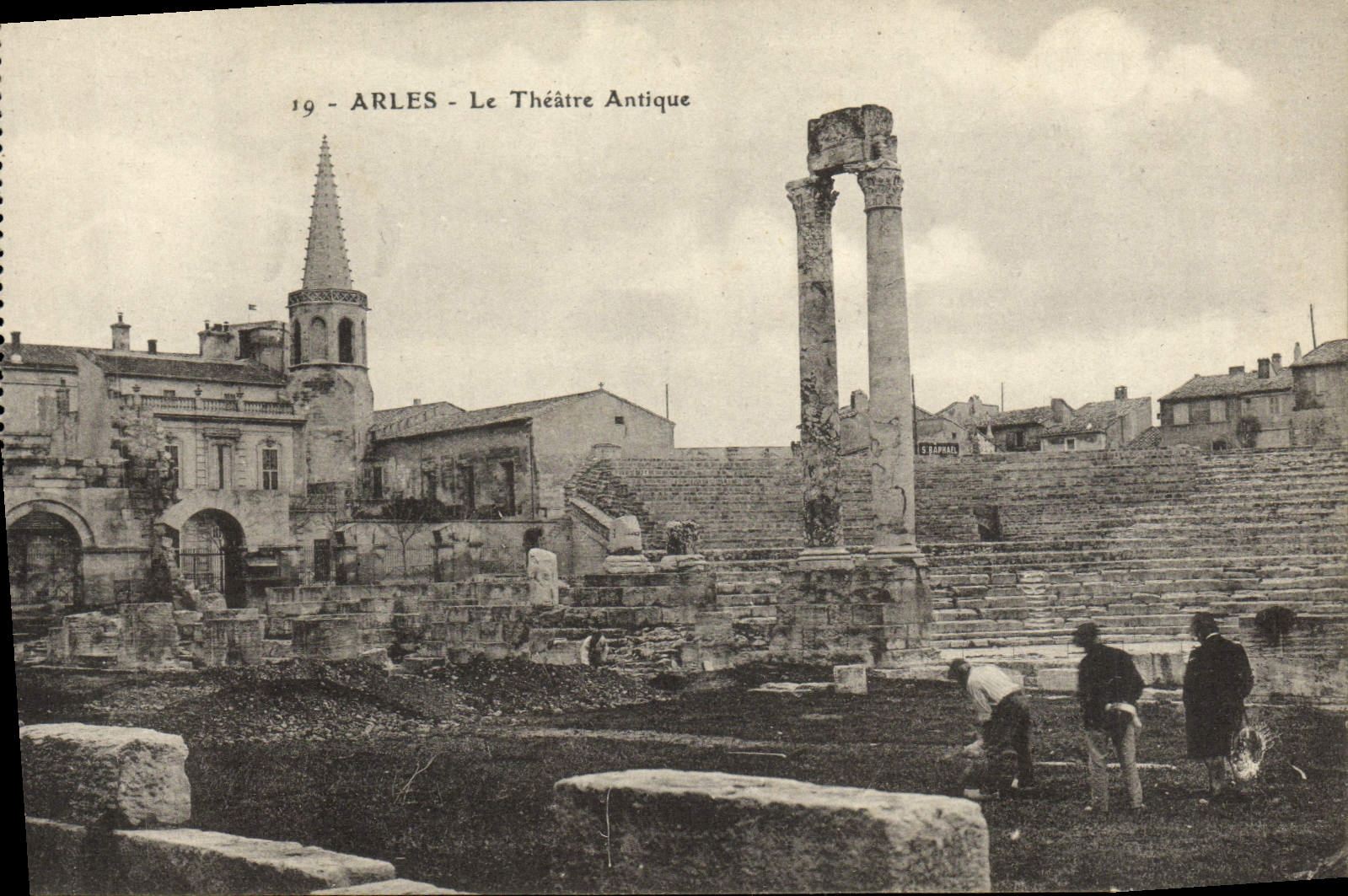 CPA Arles Le Theatre Antique