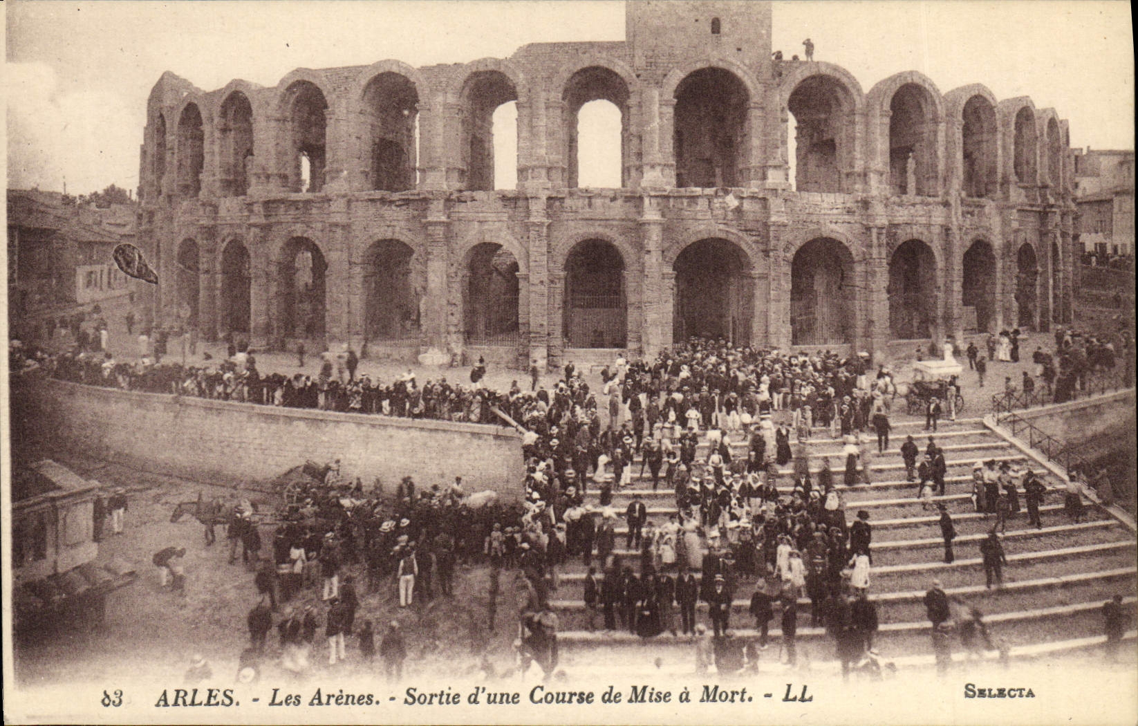 CPA Arles Les Arenes Sortie D'Une Course De Mise a Mort Corrida Taureau