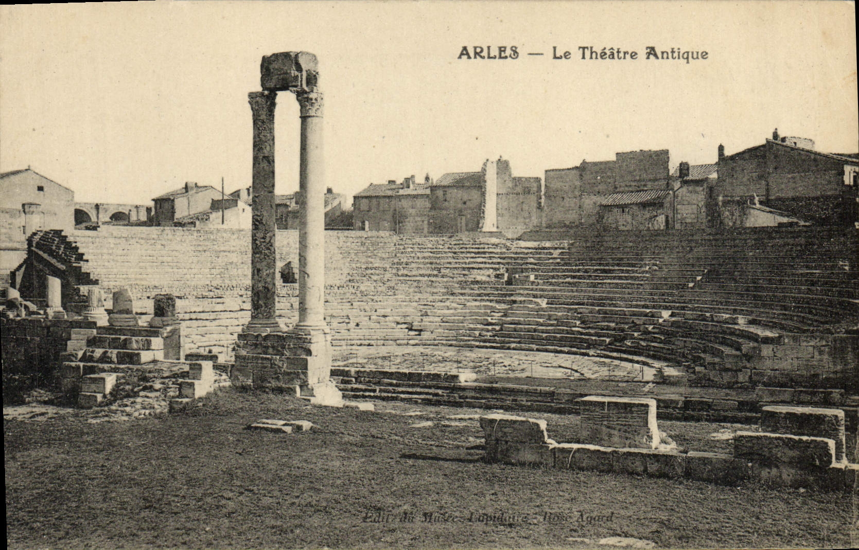CPA Arles Le Theatre Antique