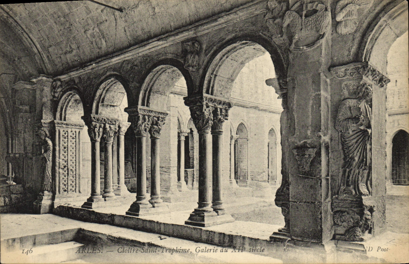 CPA Arles Cloitre Saint Trophime 