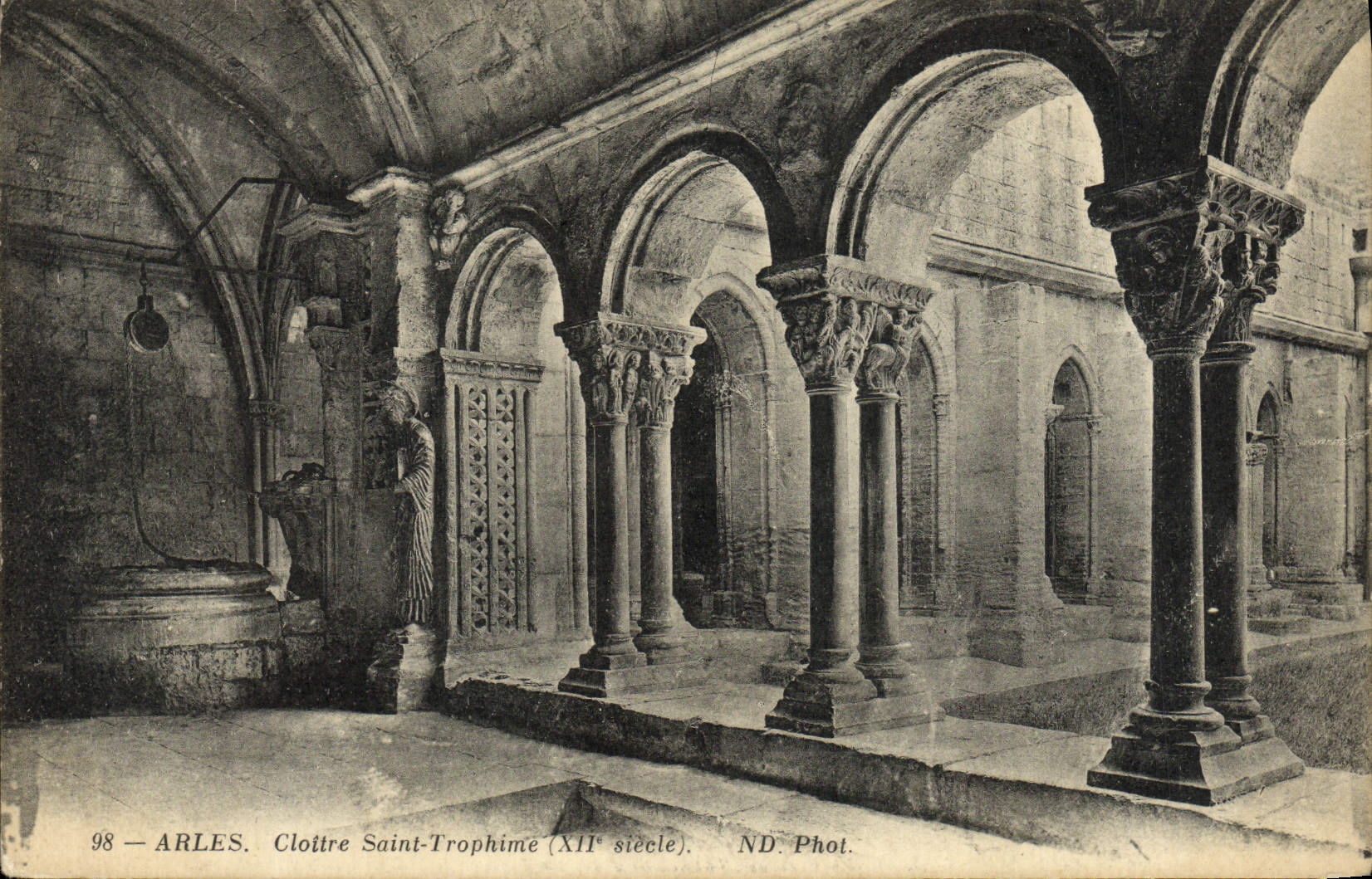 CPA Arles Cloitre Saint Trophime
