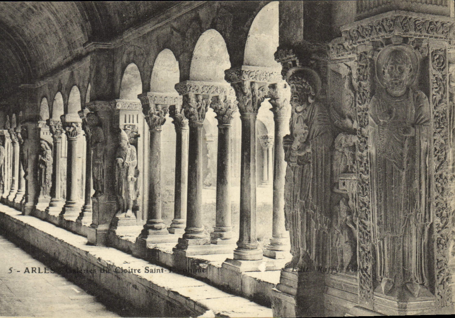 CPA Arles Cloitre Saint Trophime
