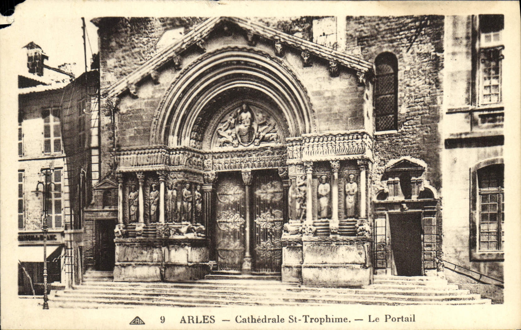 CPA Arles Cathedrale St Trophime Le Portail